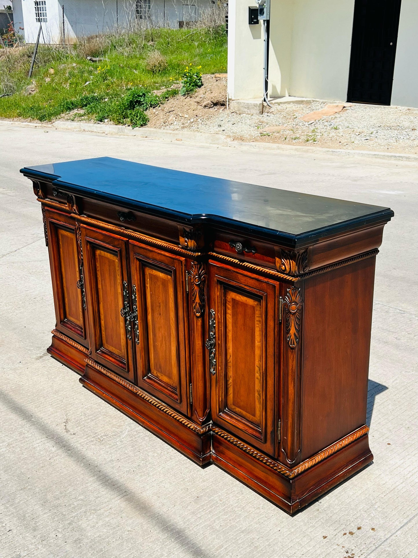 🌿🍂Bufetero de madera de nogal elaborado por Universal  Furniture🍂🌿