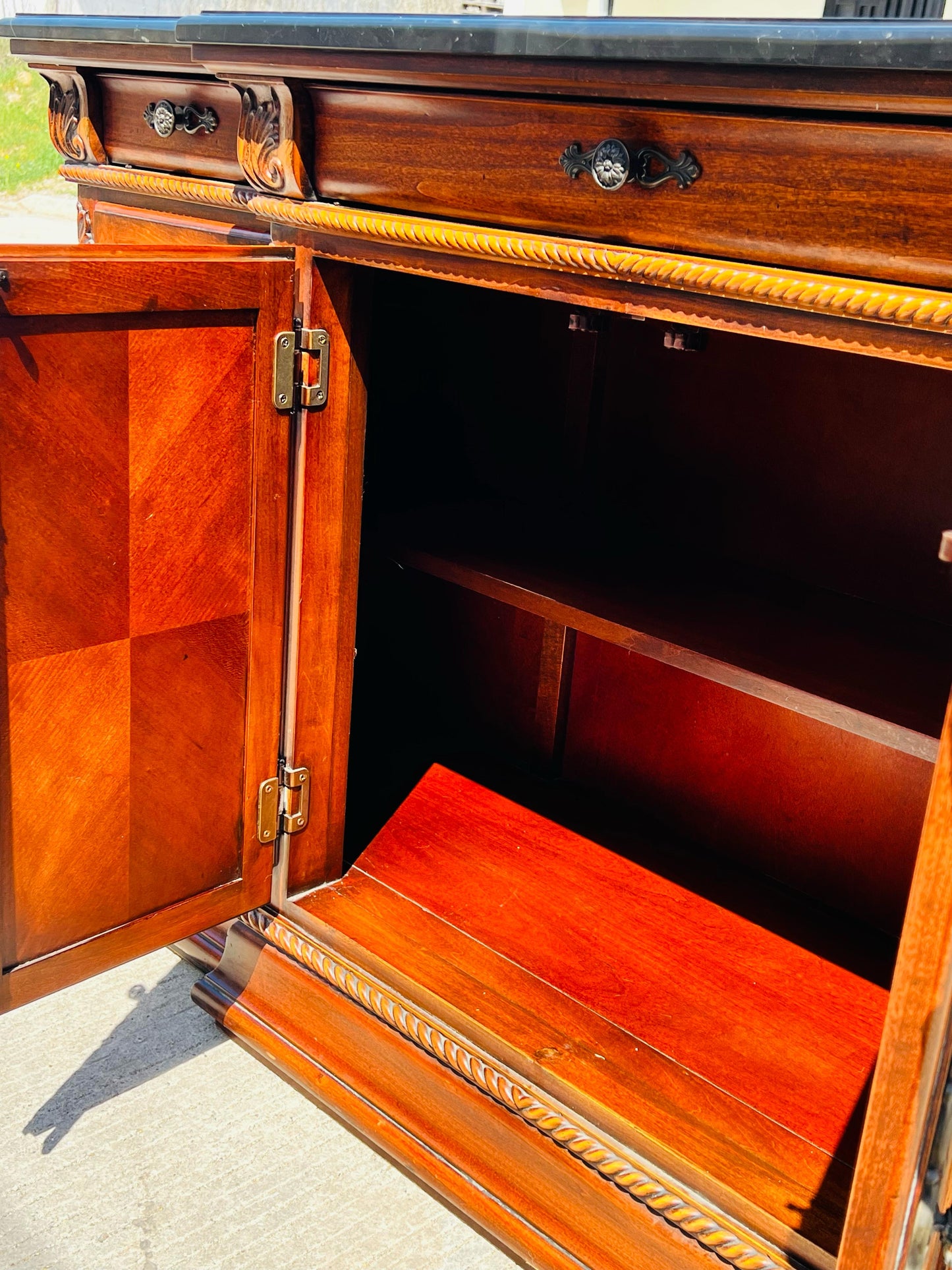 🌿🍂Bufetero de madera de nogal elaborado por Universal  Furniture🍂🌿
