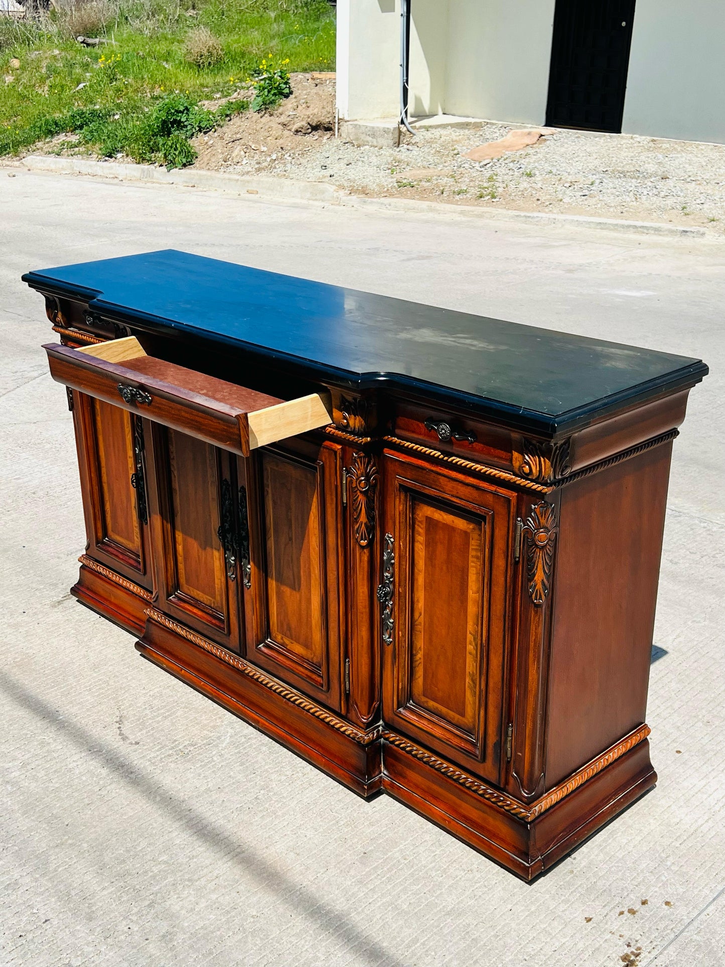🌿🍂Bufetero de madera de nogal elaborado por Universal  Furniture🍂🌿