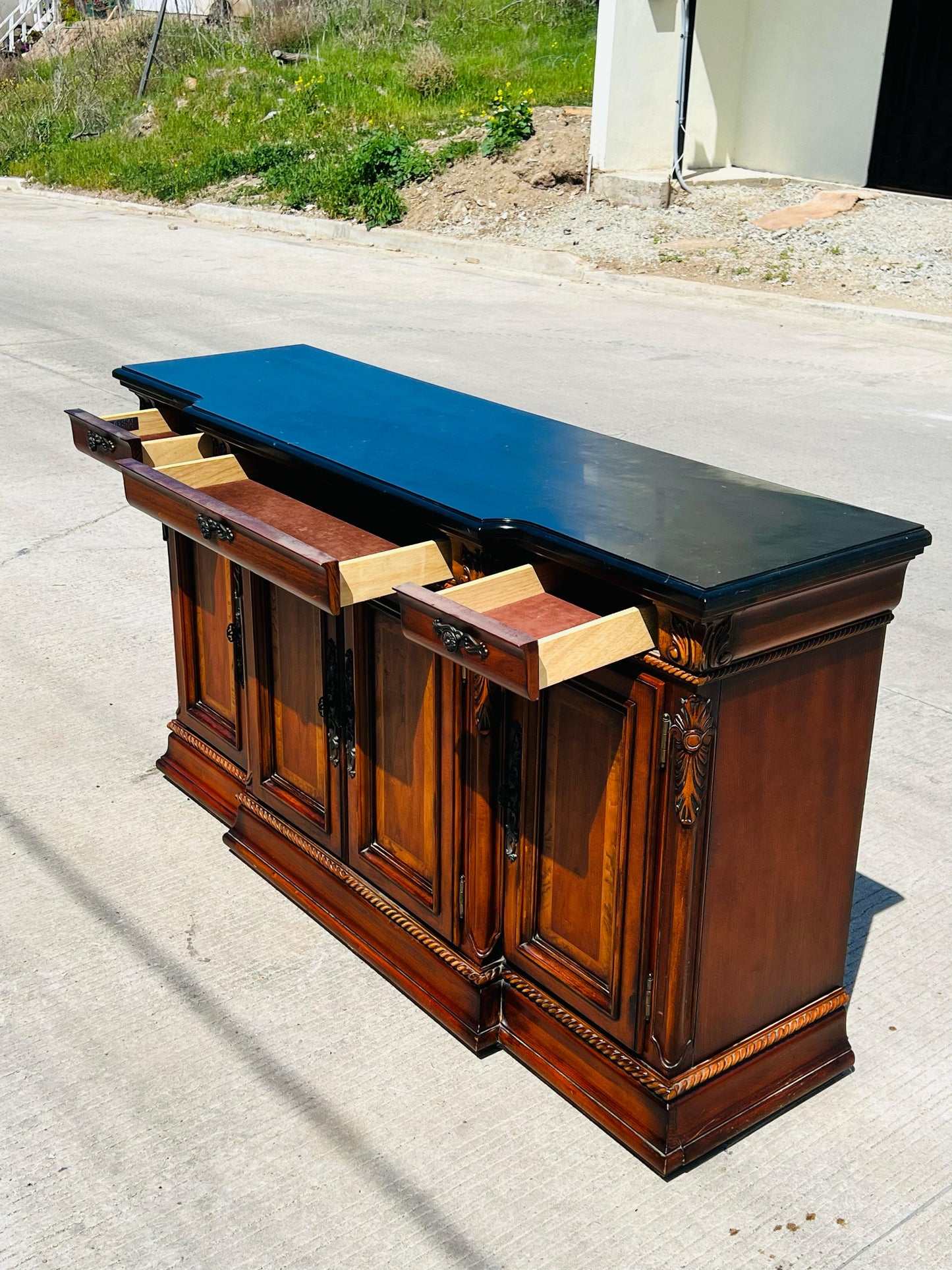 🌿🍂Bufetero de madera de nogal elaborado por Universal  Furniture🍂🌿
