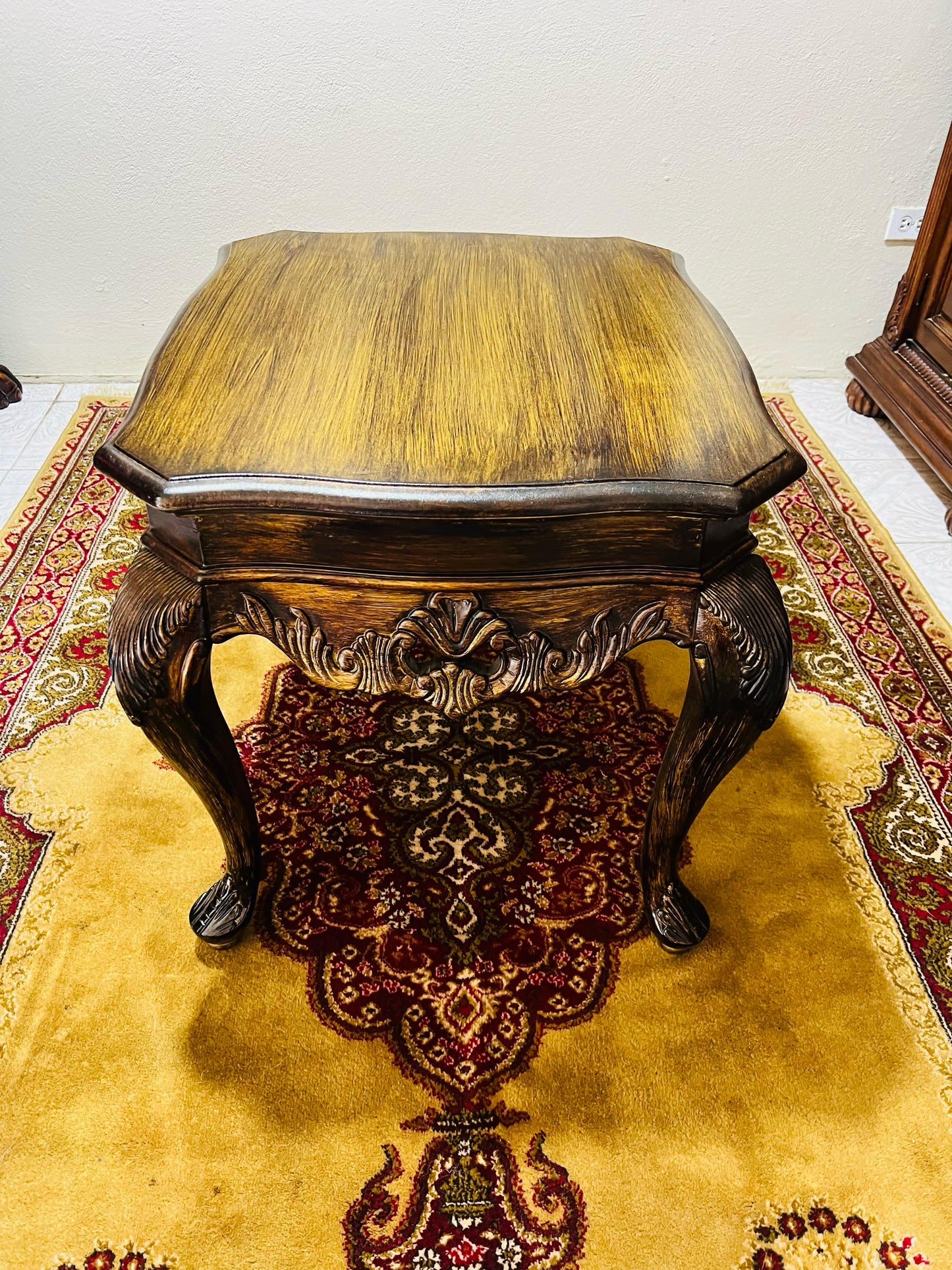 ✨ Exclusive Wooden Table Set with Hand-Carved Decoration! ✨