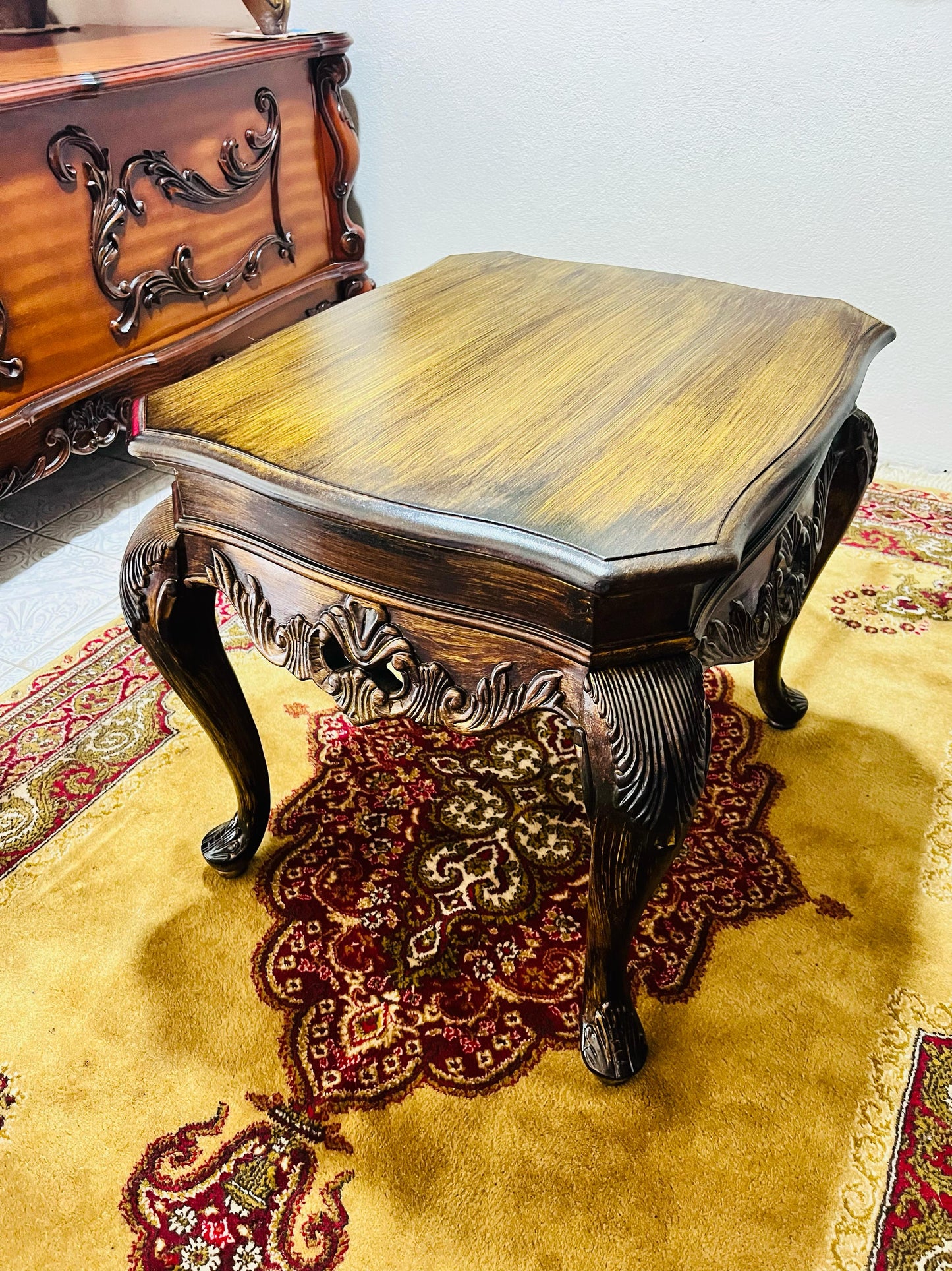 ✨ Exclusive Wooden Table Set with Hand-Carved Decoration! ✨