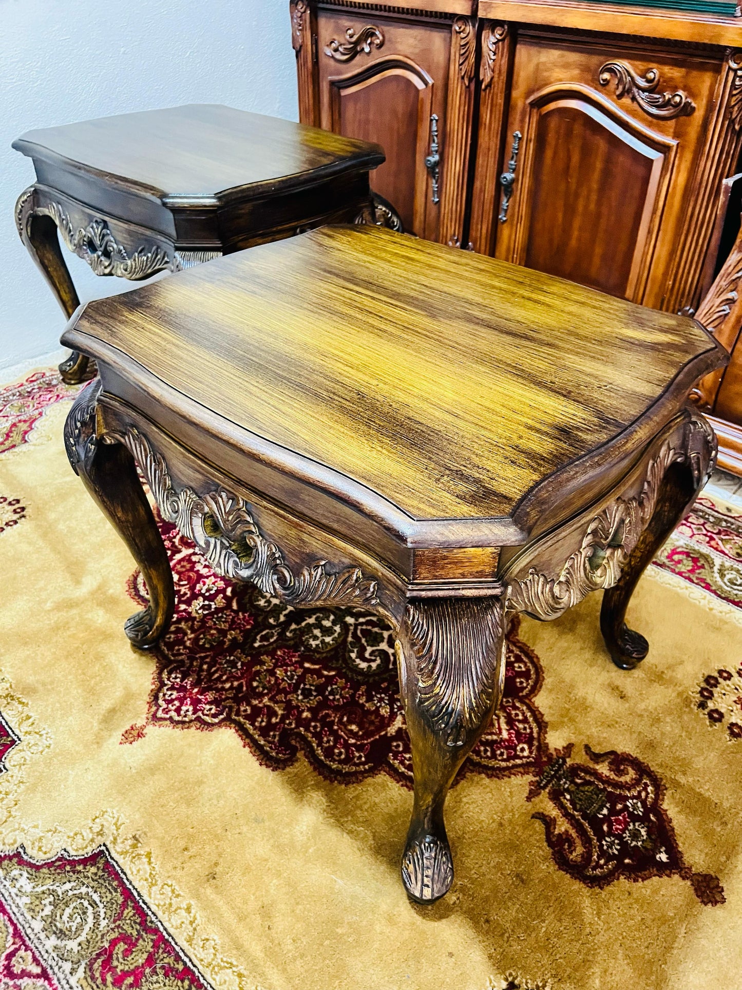 ✨ Exclusive Wooden Table Set with Hand-Carved Decoration! ✨