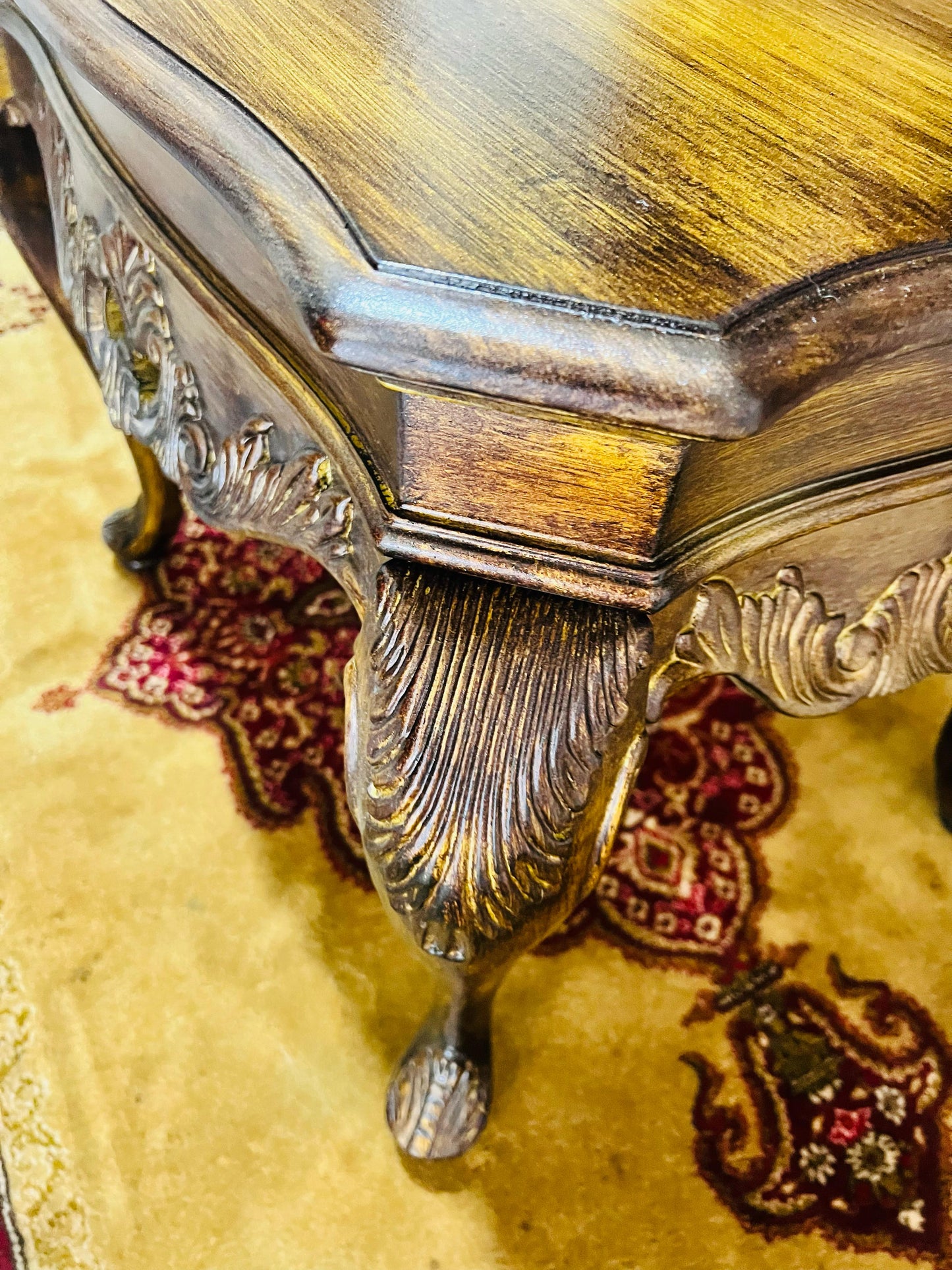 ✨ Exclusive Wooden Table Set with Hand-Carved Decoration! ✨