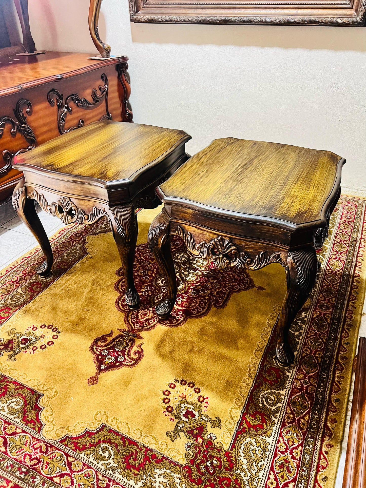 ✨ Exclusive Wooden Table Set with Hand-Carved Decoration! ✨