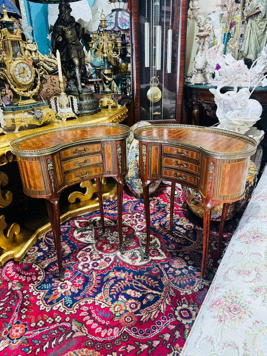 Pair of French Kidney Tables – 19th Century Art and Functionality