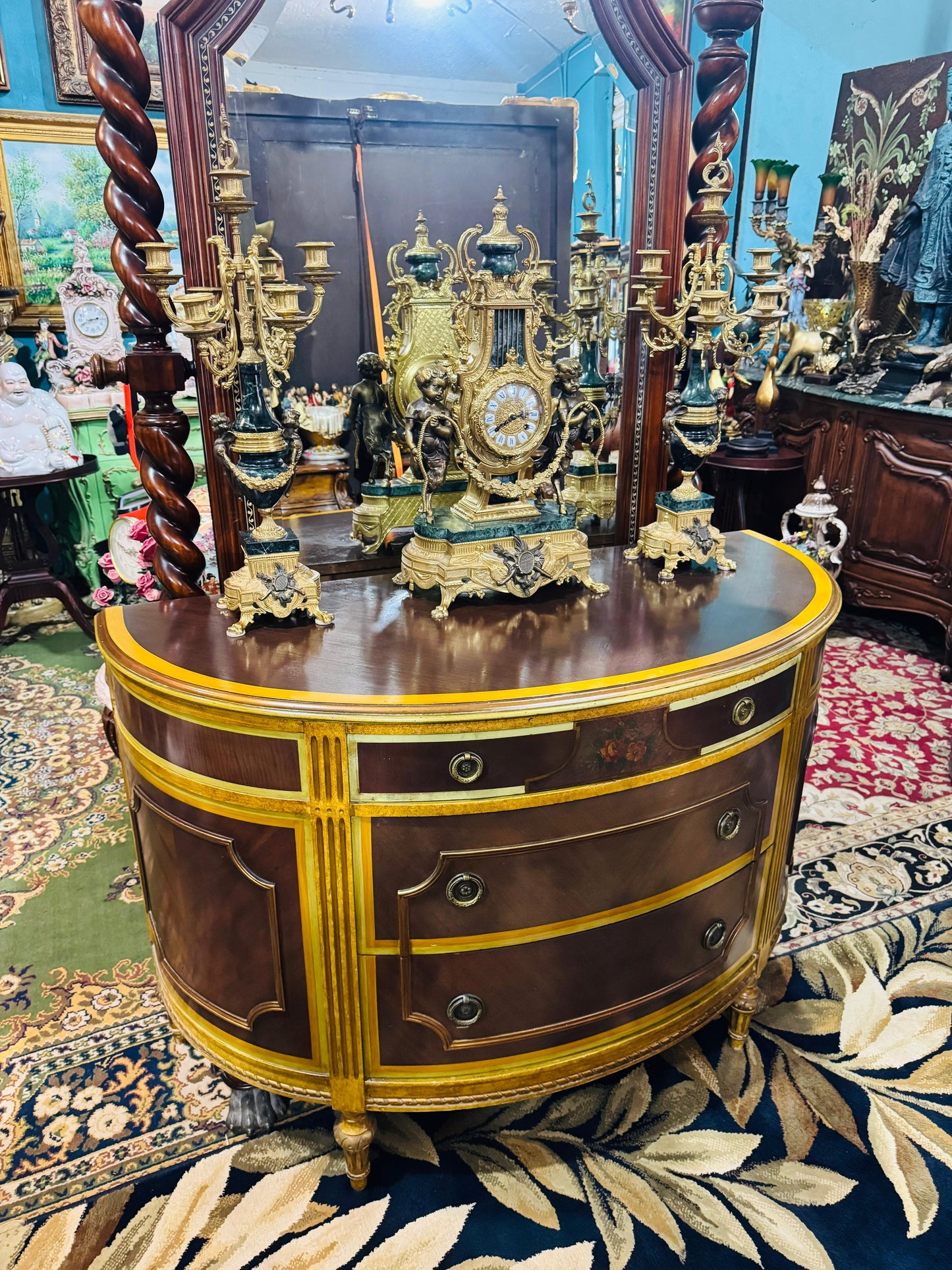 ✨ Comoda Estilo Francés de media luna de 1930✨