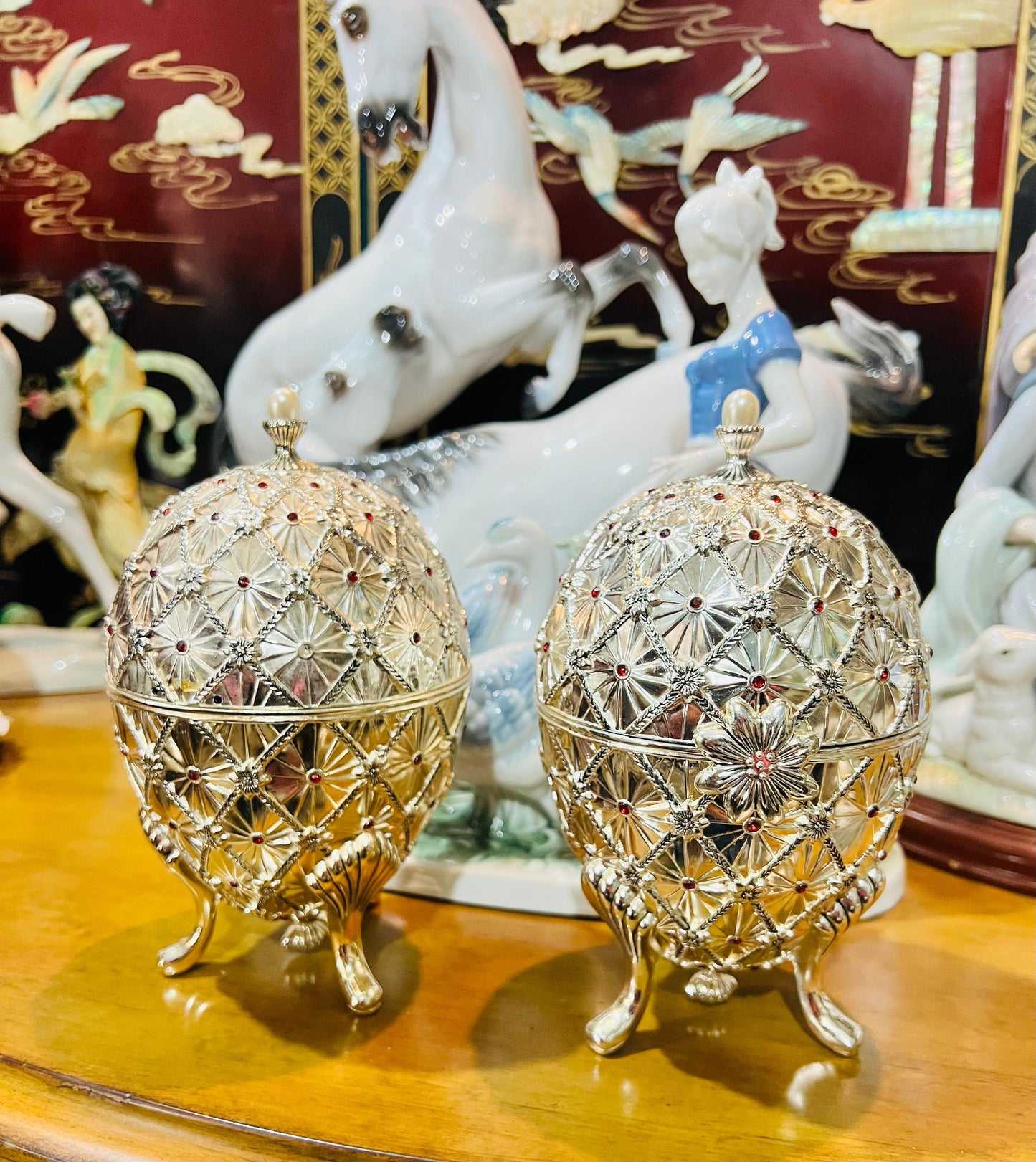 🦌 Caja de Música Wallace Vintage – Huevo Plateado con Ciervos en Movimiento (2001)