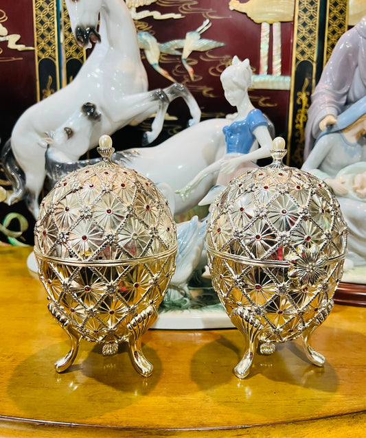 🦌 Caja de Música Wallace Vintage – Huevo Plateado con Ciervos en Movimiento (2001)