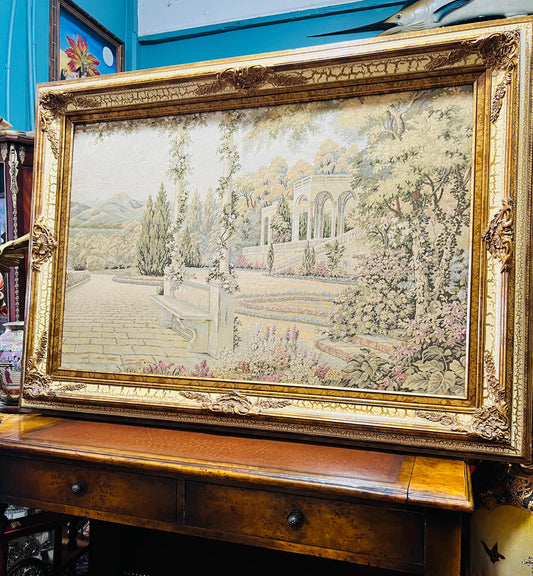 ✨ Gobelino Mediterráneo con Marco Dorado – Jardín Clásico en Textil Atemporal ✨