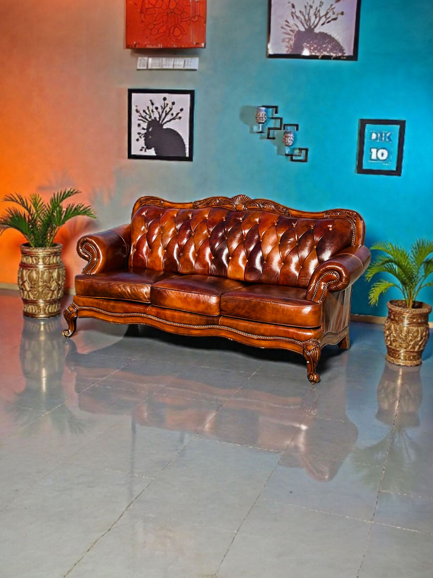 🛋️ Juego de Sala Clasico — Cuero Marron con Tallado Ornamental (2 piezas)