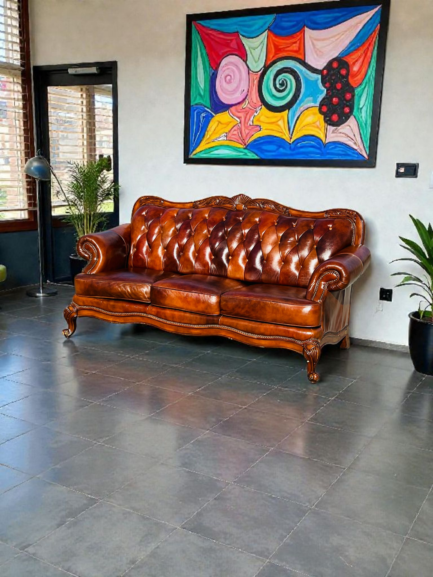 🛋️ Juego de Sala Clasico — Cuero Marron con Tallado Ornamental (2 piezas)