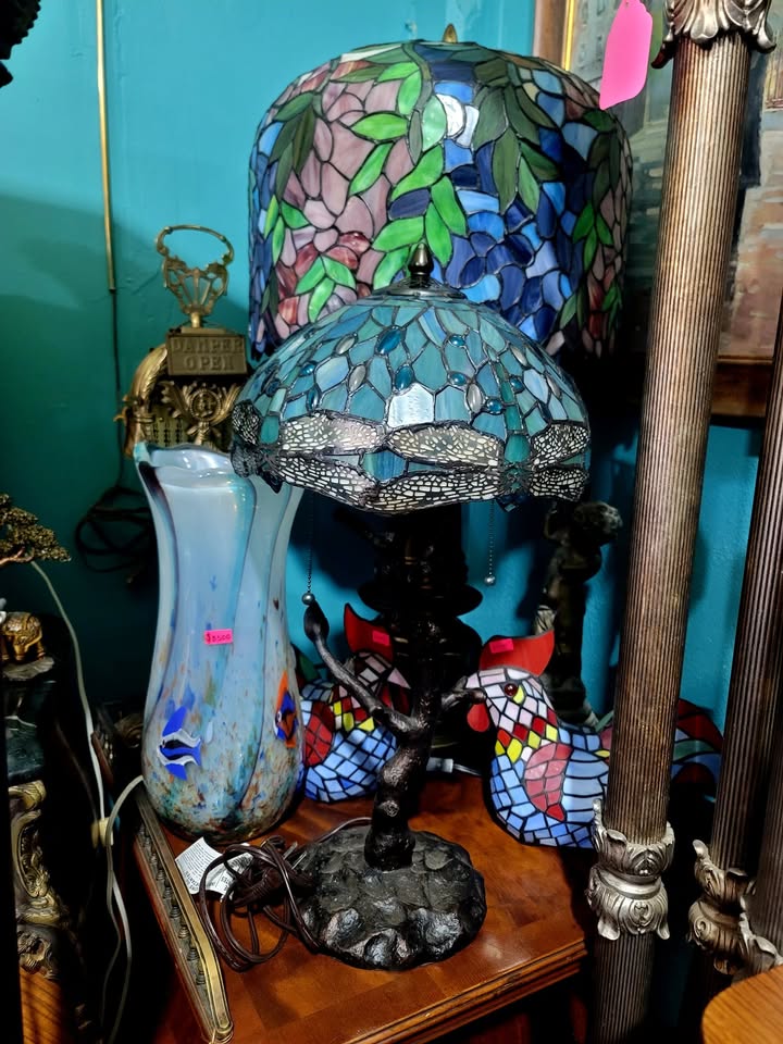 🌟✨Tiffany Lamp with Red Stained Glass and Dragonfly Decoration🏡💡