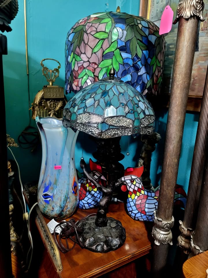🌟✨Tiffany Lamp with Red Stained Glass and Dragonfly Decoration🏡💡