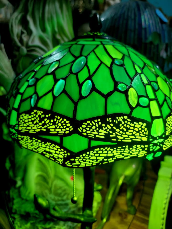 🌟✨Tiffany Lamp with Red Stained Glass and Dragonfly Decoration🏡💡