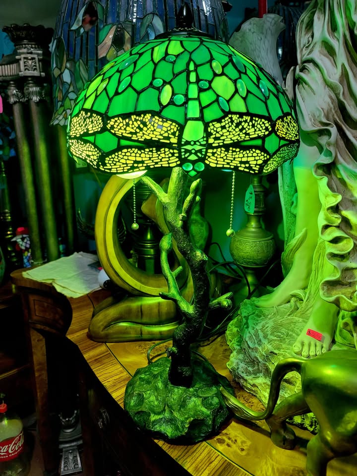 🌟✨Tiffany Lamp with Red Stained Glass and Dragonfly Decoration🏡💡