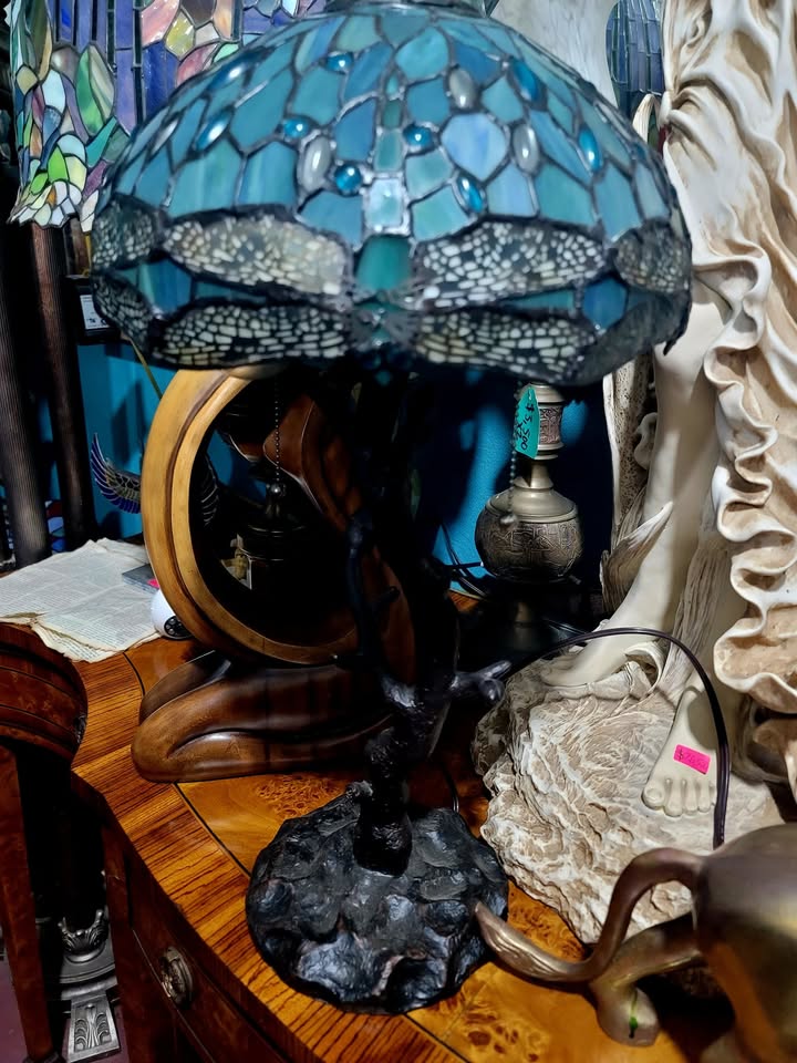 🌟✨Tiffany Lamp with Red Stained Glass and Dragonfly Decoration🏡💡