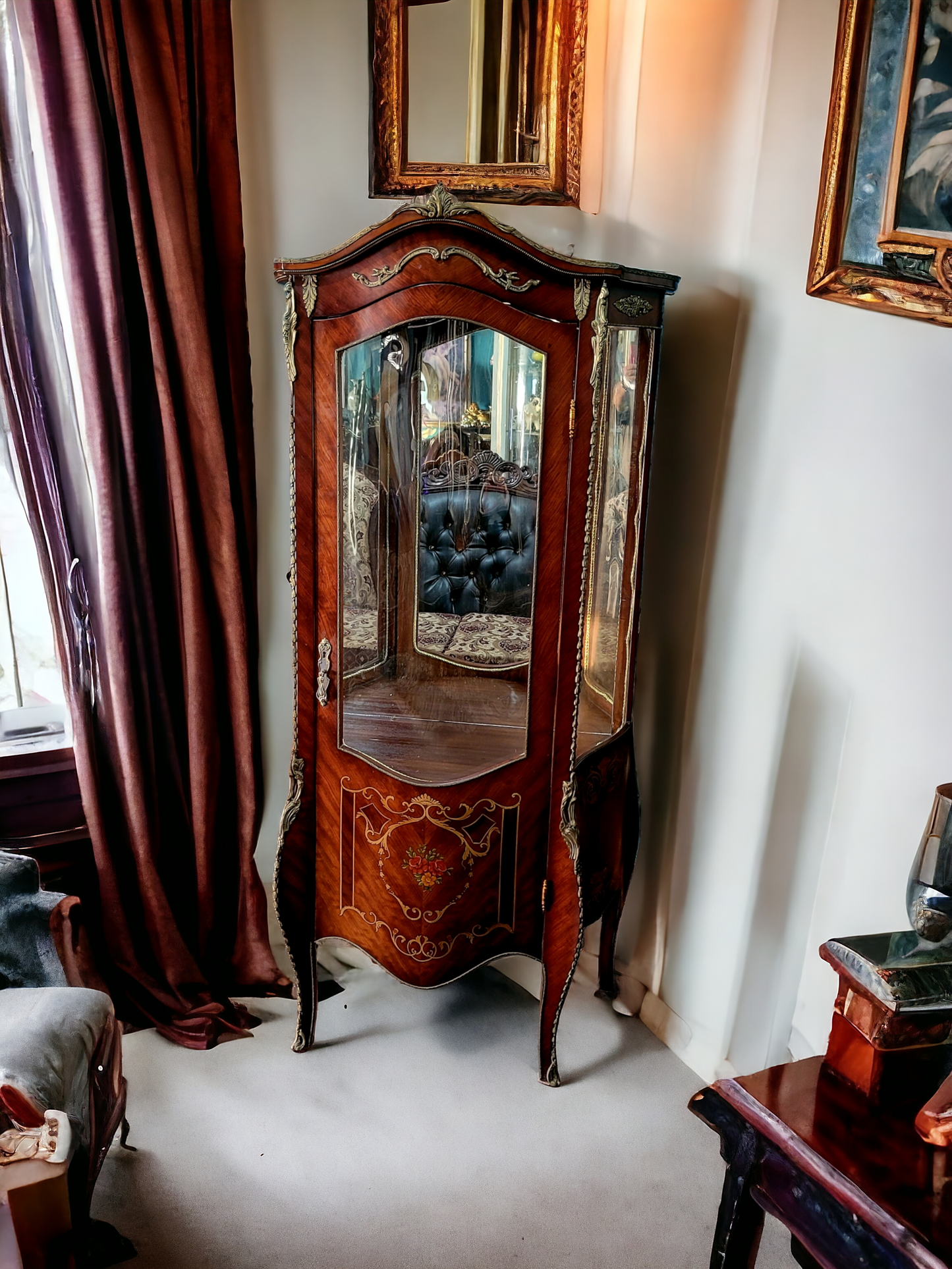 🏰🇫🇷 French Style Display Case - Exclusive at Rosarito Antiques 🇫🇷🏰