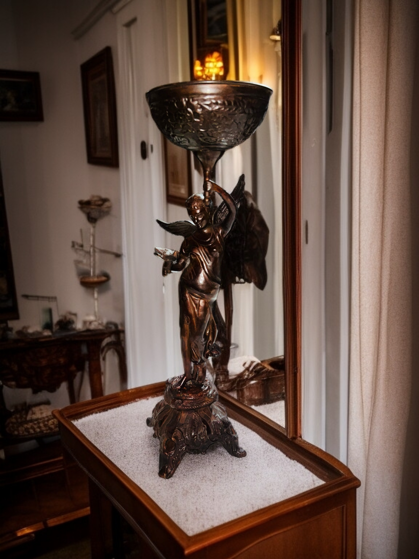✨ "Escultura de Ángel en Bronce: Historia y Elegancia en Cada Detalle" 🏺✨