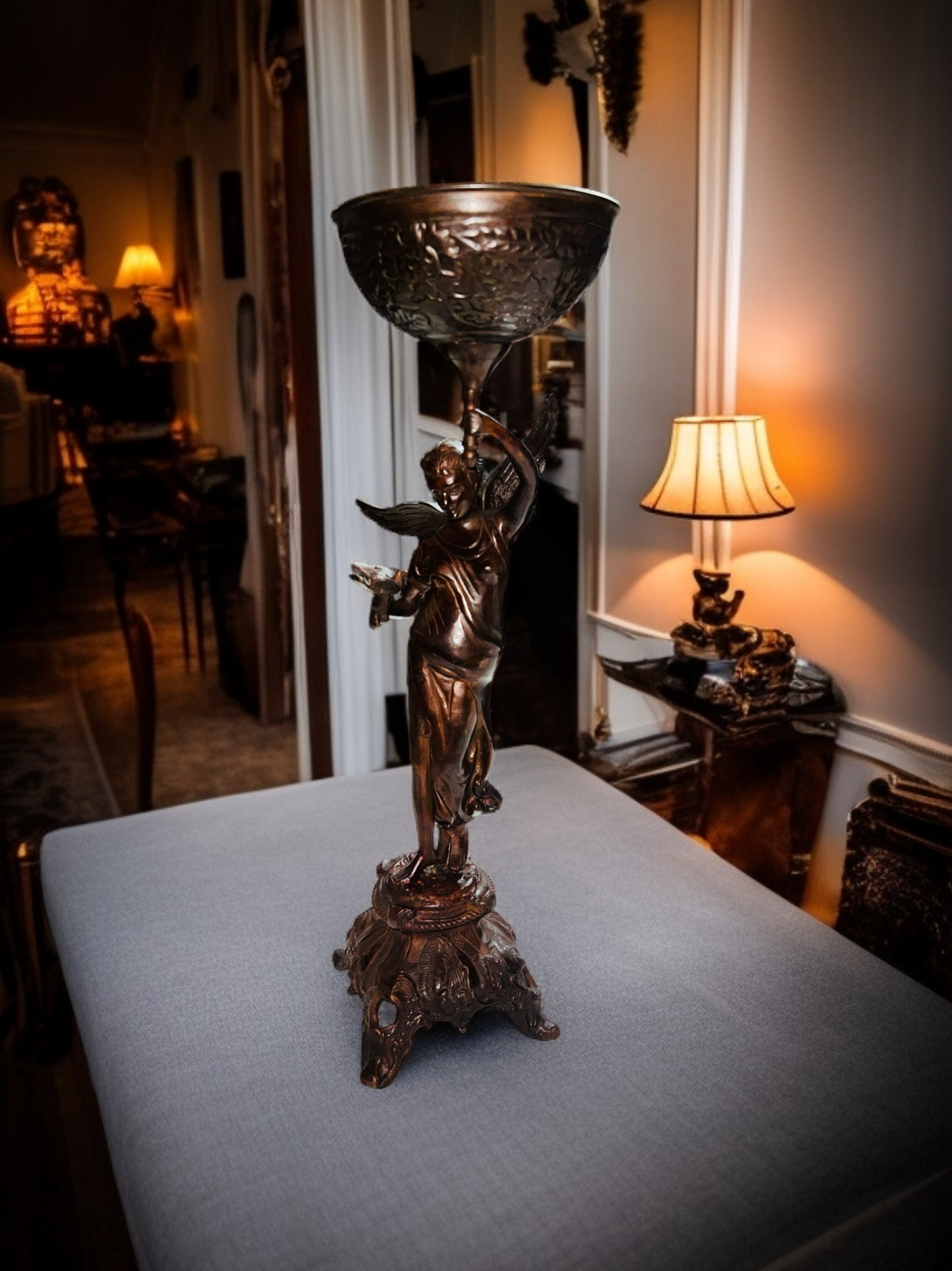 ✨ "Escultura de Ángel en Bronce: Historia y Elegancia en Cada Detalle" 🏺✨