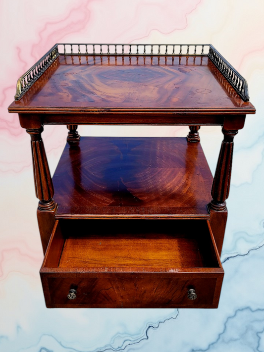 ✨Mid-century Hollywood Regency Mahogany Side Table✨