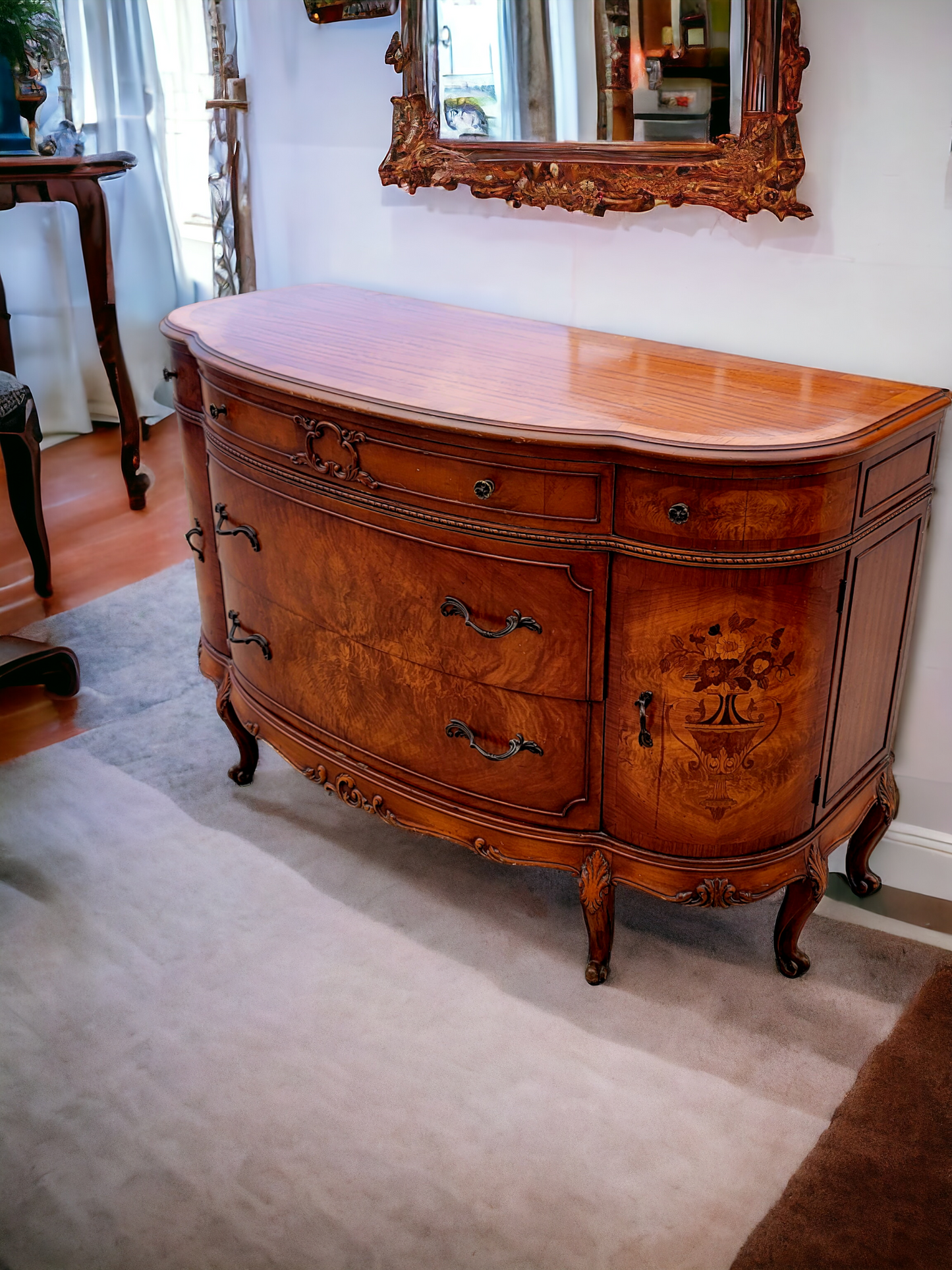 🌟 Gabinete Bufetero Antiguo de Madera Finamente Tallada - Exclusivo en Rosarito Antiques 🌟