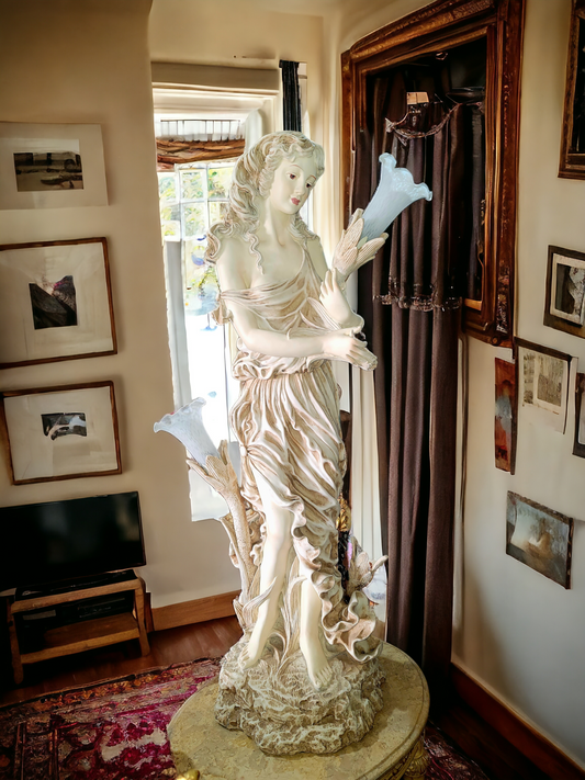 🌟 Exclusive Sculpture Lamp at Rosarito Antiques 🌟