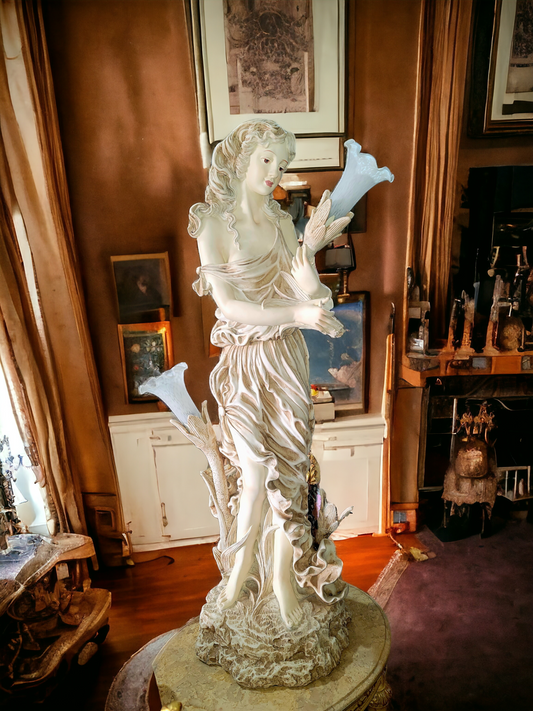 🌟 Exclusive Sculpture Lamp at Rosarito Antiques 🌟