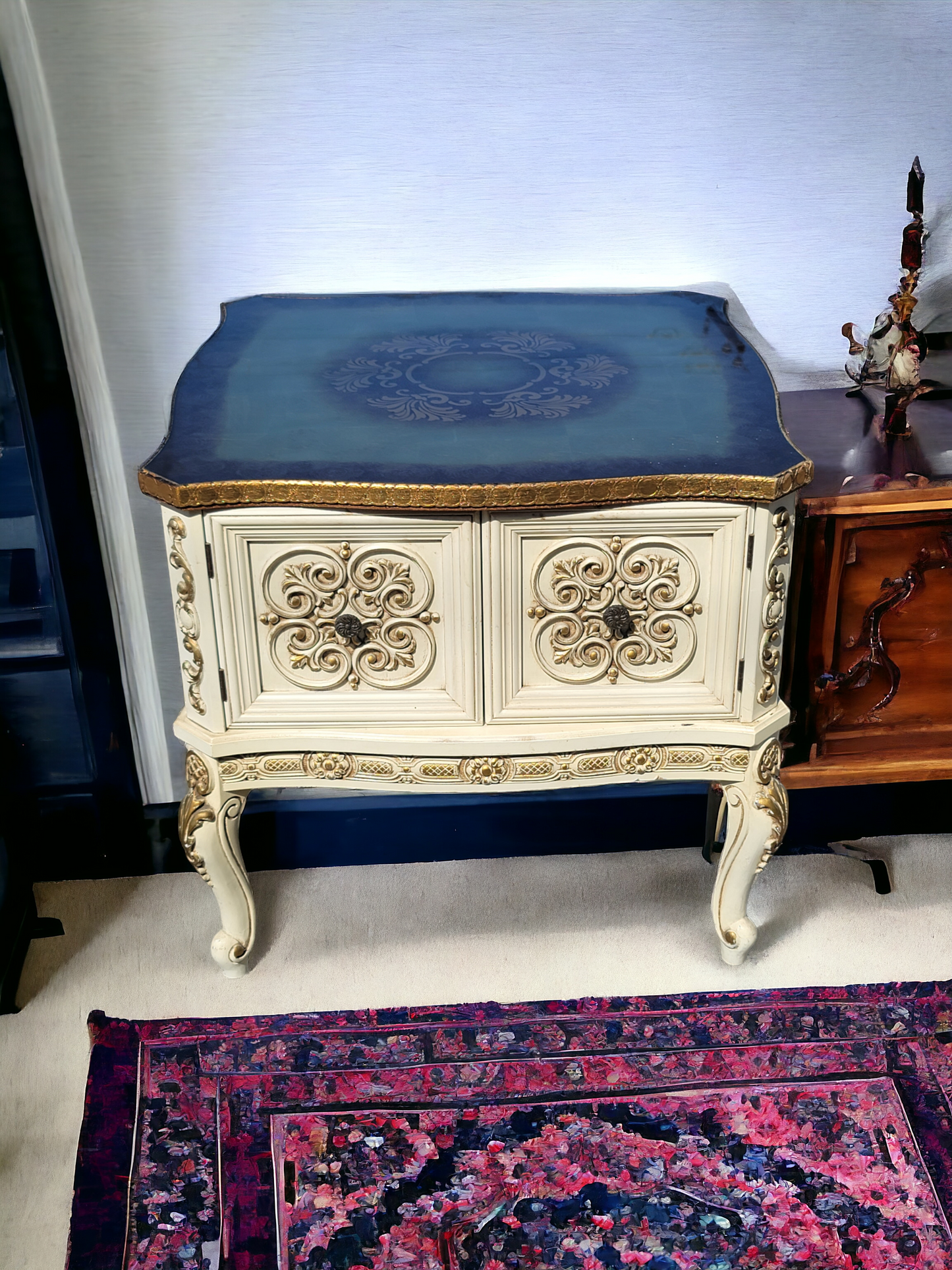 Italian coffee table with carved details and gold leaf decoration.