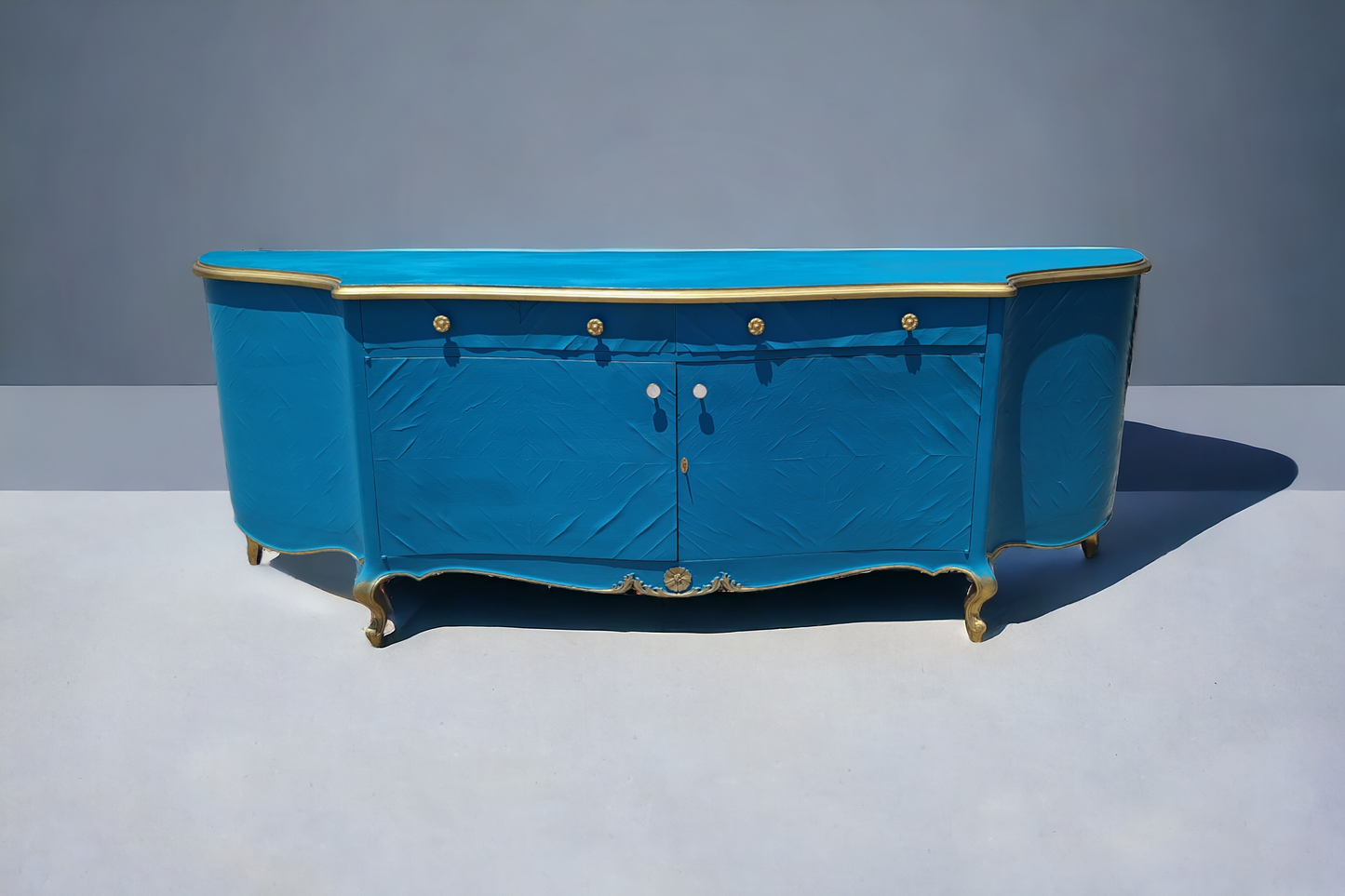 🌿¡Bufetero Antiguo: Una Obra de Elegancia Disponible en Rosarito Antiques!🌿