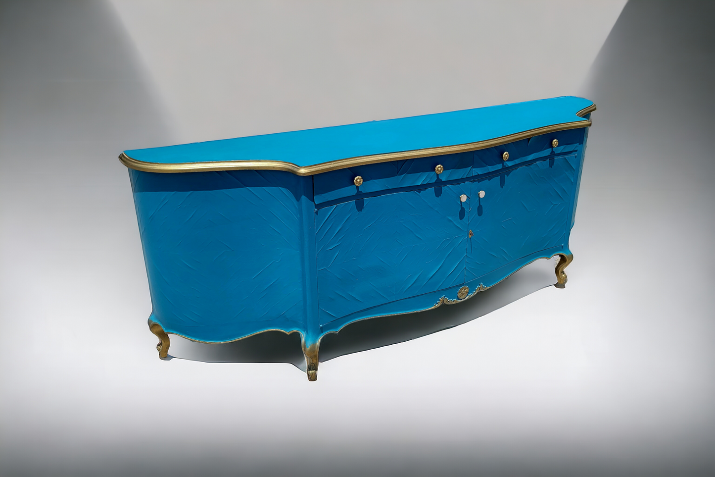 🌿¡Bufetero Antiguo: Una Obra de Elegancia Disponible en Rosarito Antiques!🌿