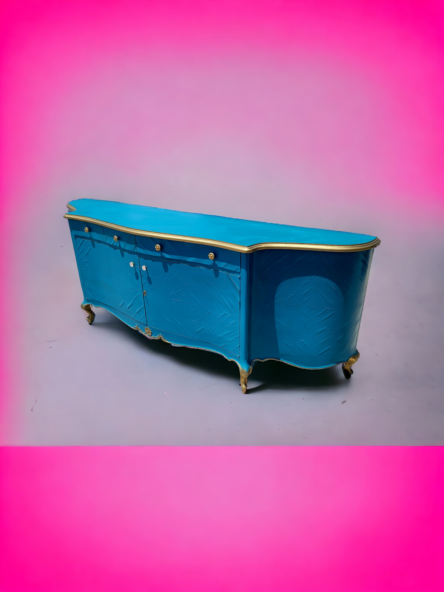 🌿¡Bufetero Antiguo: Una Obra de Elegancia Disponible en Rosarito Antiques!🌿