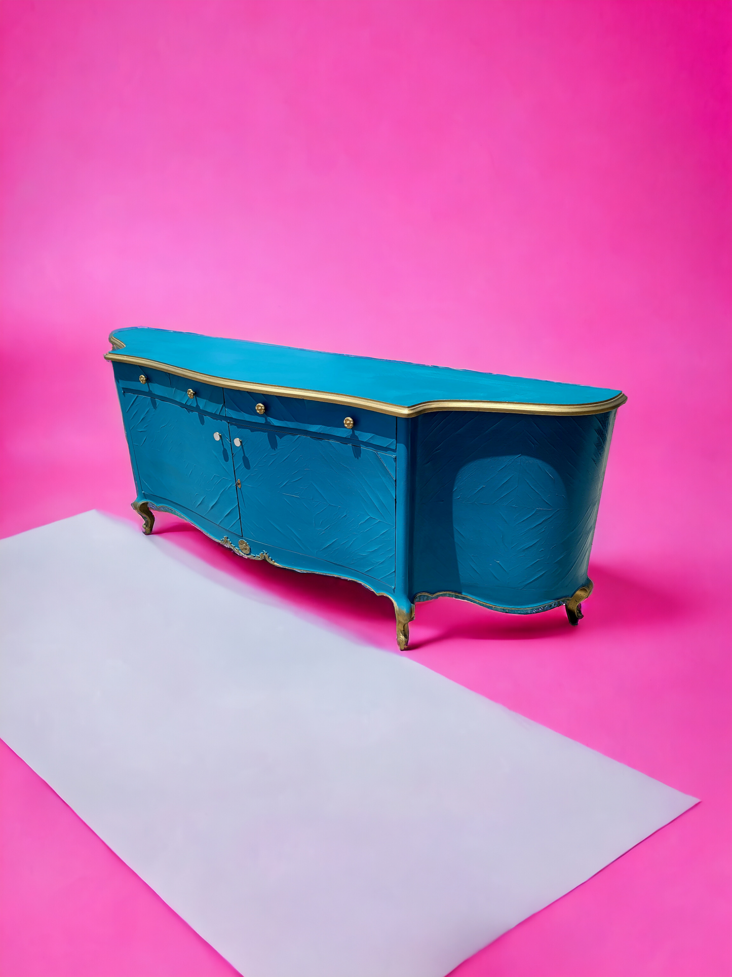 🌿¡Bufetero Antiguo: Una Obra de Elegancia Disponible en Rosarito Antiques!🌿