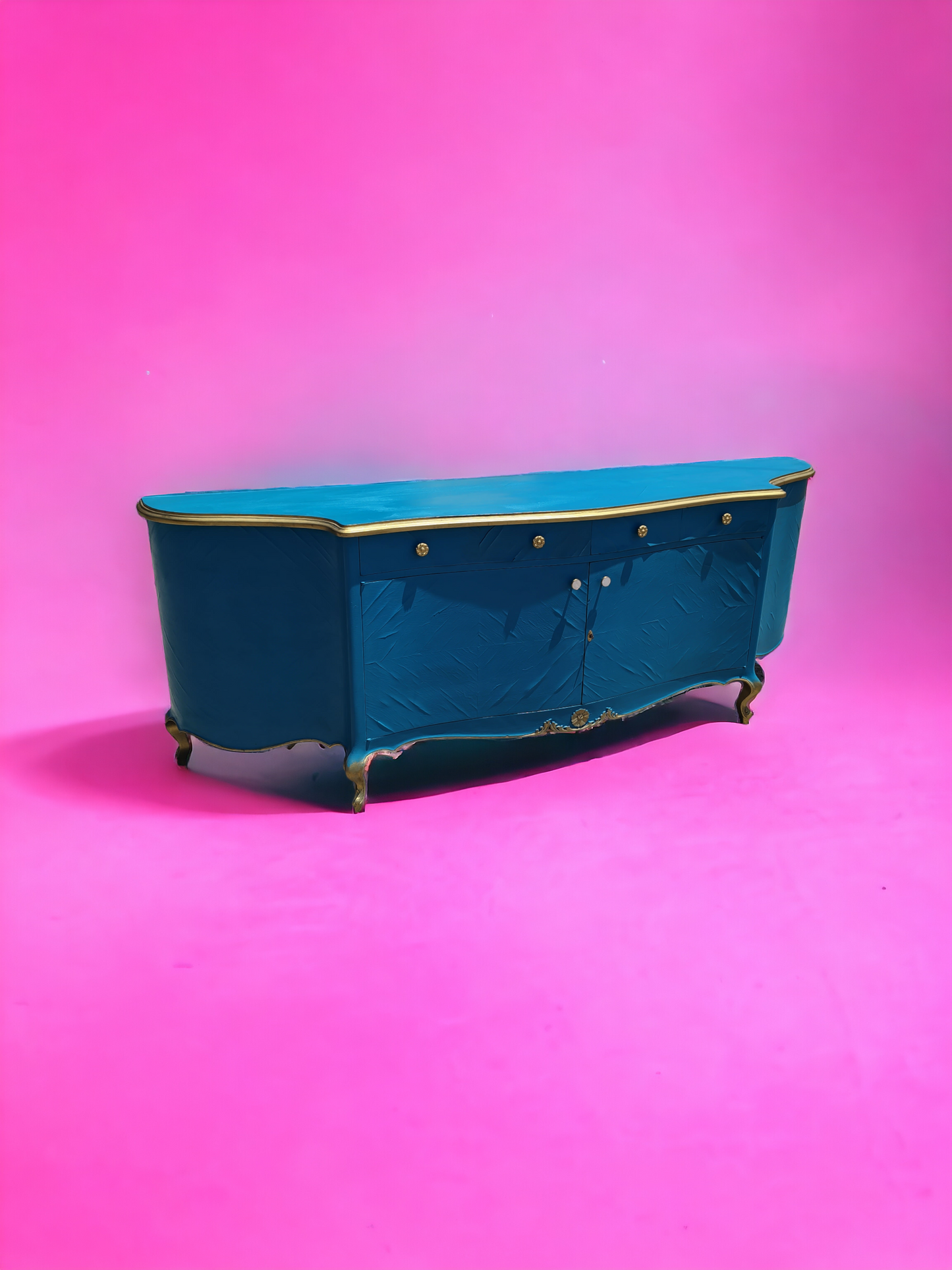 🌿¡Bufetero Antiguo: Una Obra de Elegancia Disponible en Rosarito Antiques!🌿