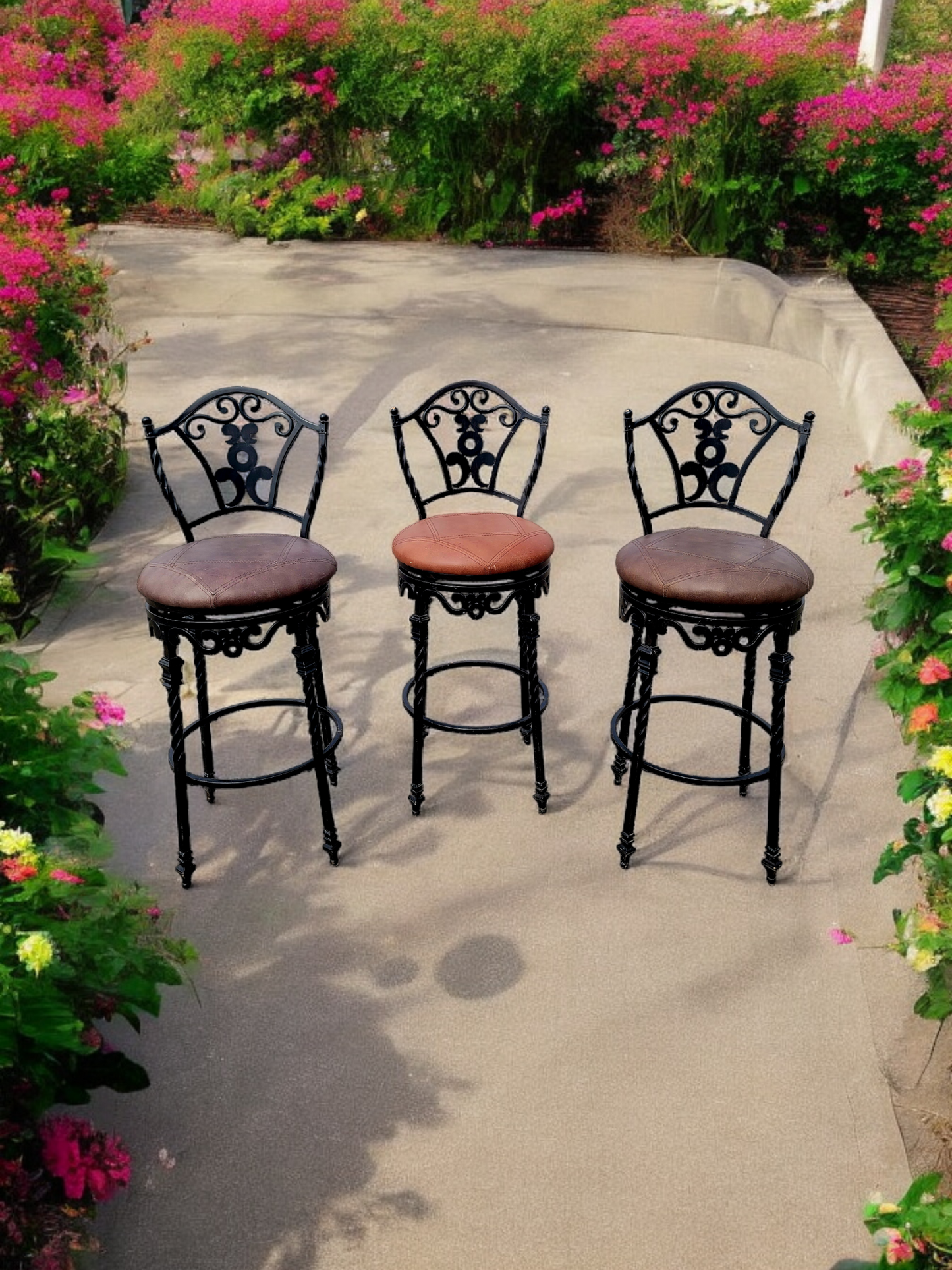 🪑🪑🪑 Wrought Iron Benches - Add a Touch of Elegance to Your Space with These Swivel Benches! 🪑🪑🪑