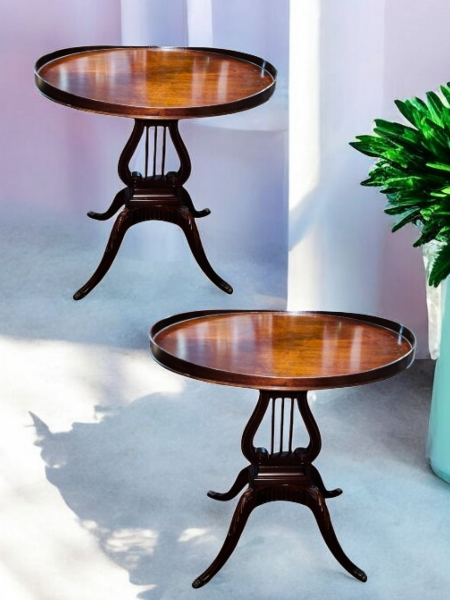 Par de Mesas Mid-Century laterales de madera con Forma de Arpa y Pies de Garra de Bronce 🪑✨