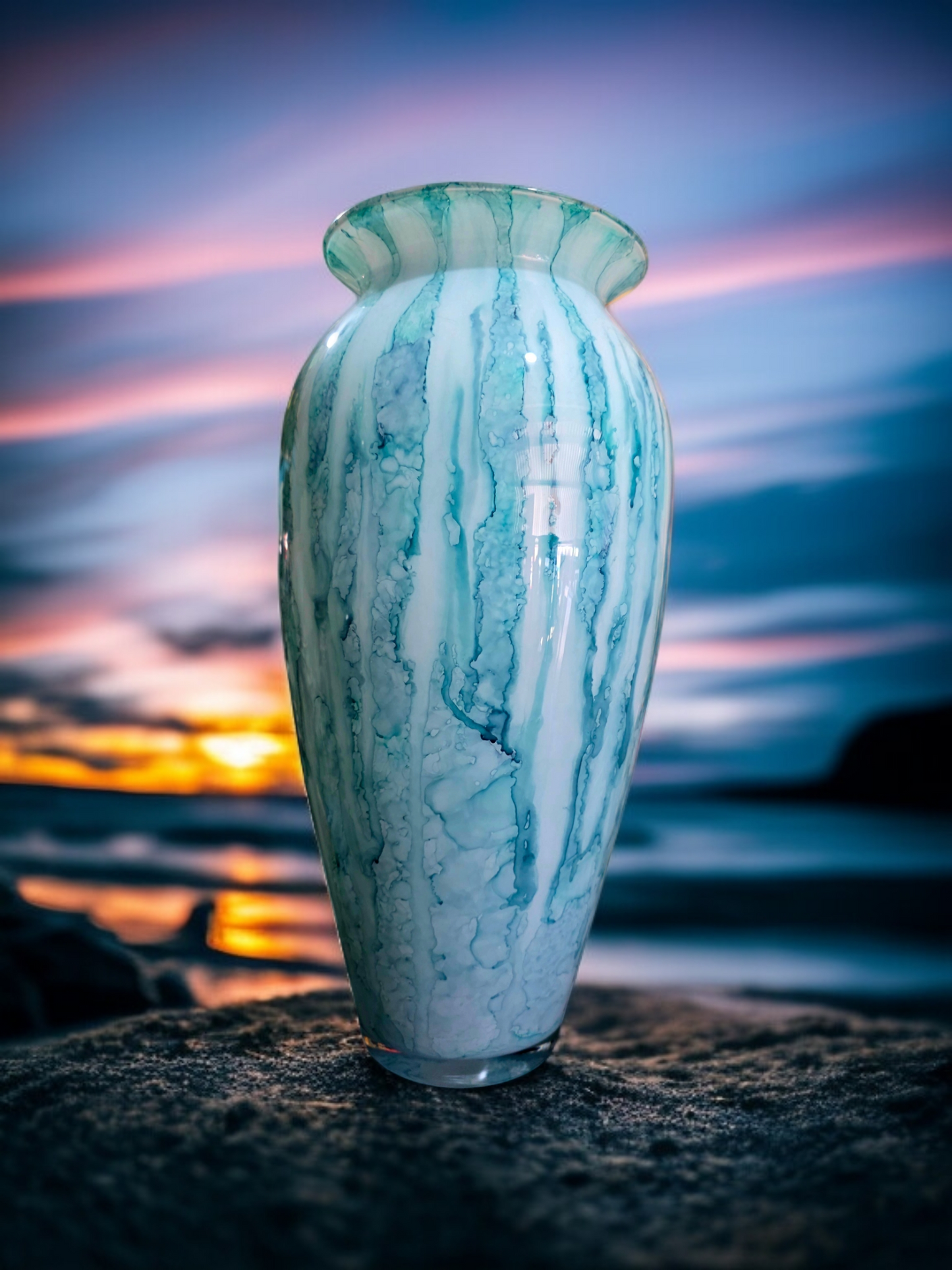 🌊 Jarrón de Cristal Soplado - destresa arteanal en Rosarito Antiques 🌊