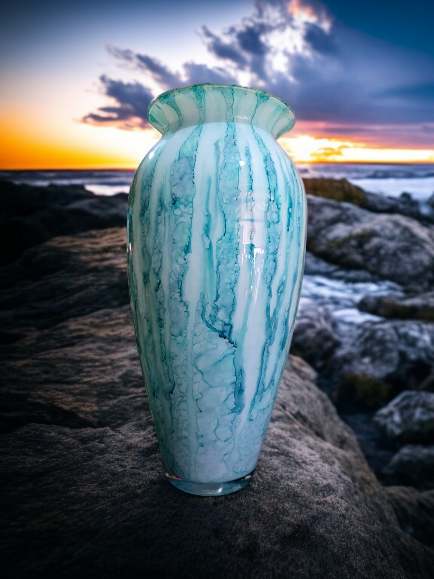 🌊 Jarrón de Cristal Soplado - destresa arteanal en Rosarito Antiques 🌊