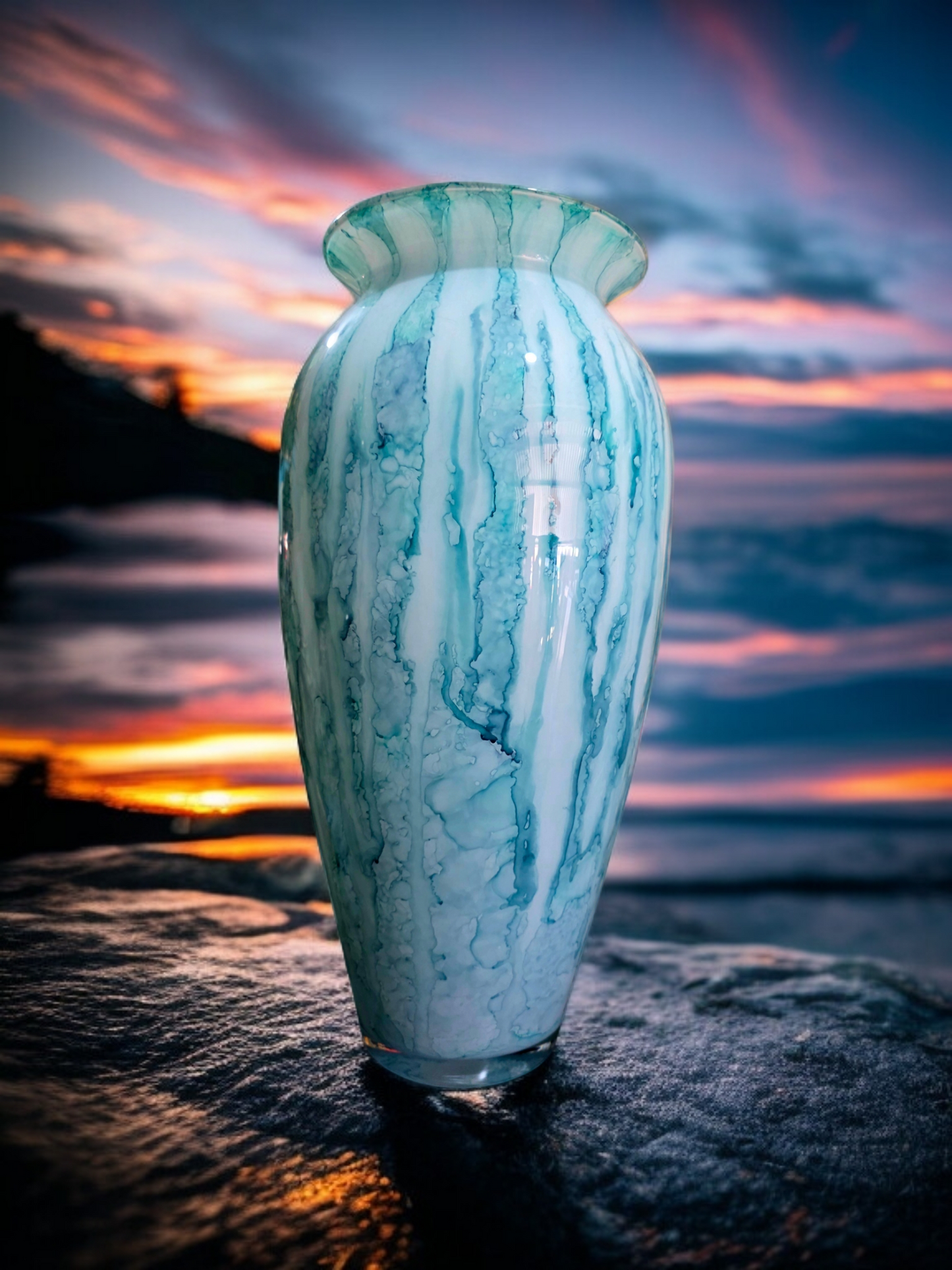 🌊 Jarrón de Cristal Soplado - destresa arteanal en Rosarito Antiques 🌊