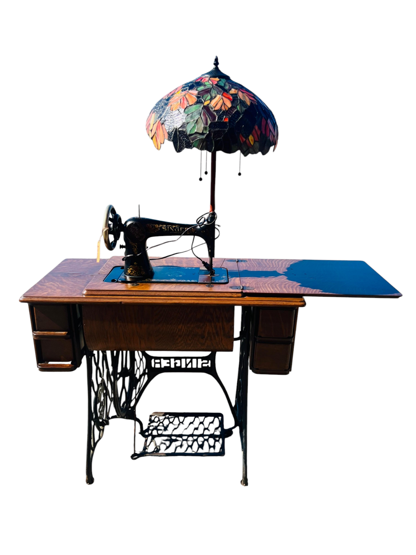 🕰️ Singer del siglo XIX convertida en lampara decorativa con vitrales en tonos otoñales🔱