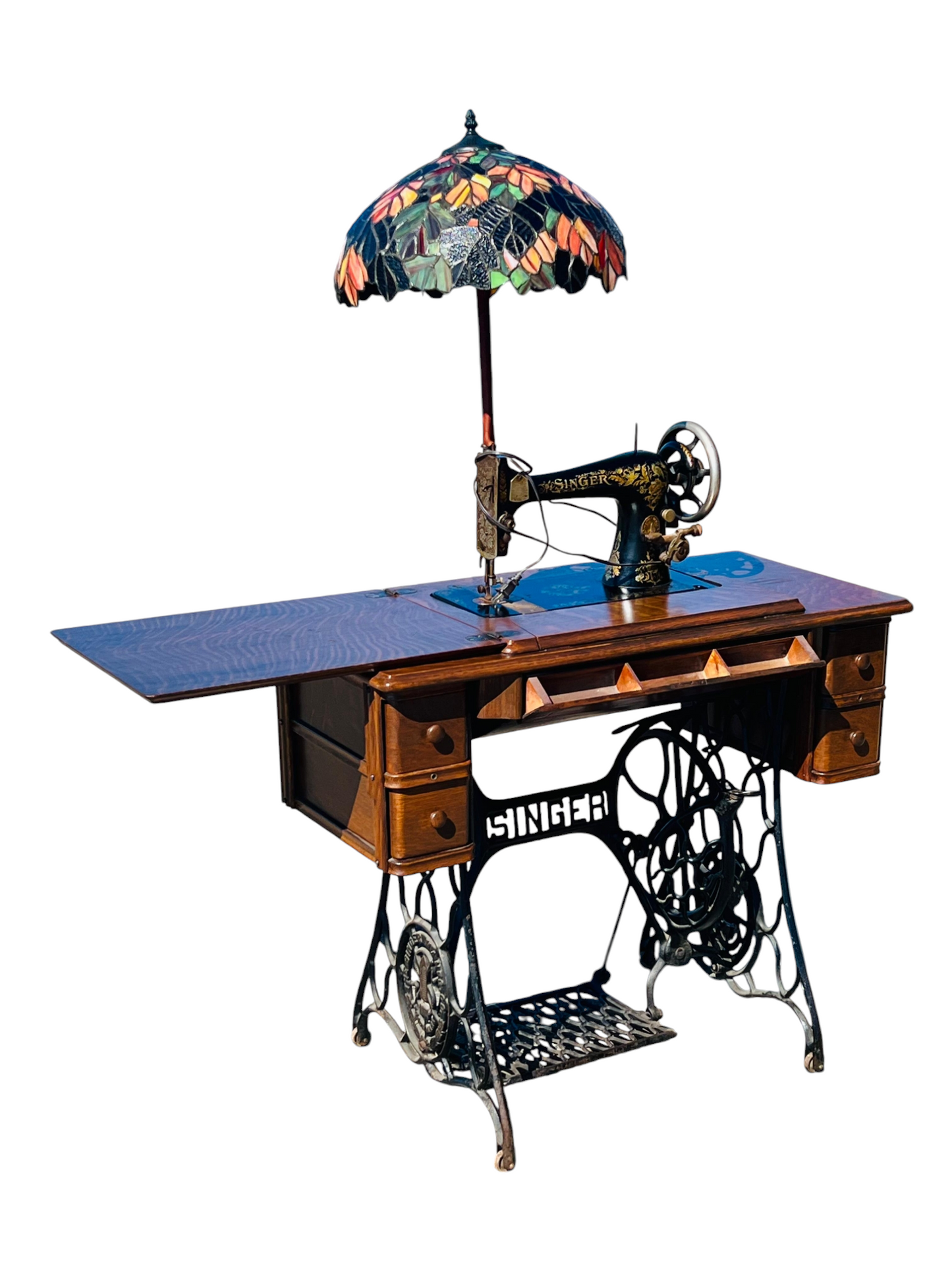 🕰️ Singer del siglo XIX convertida en lampara decorativa con vitrales en tonos otoñales🔱