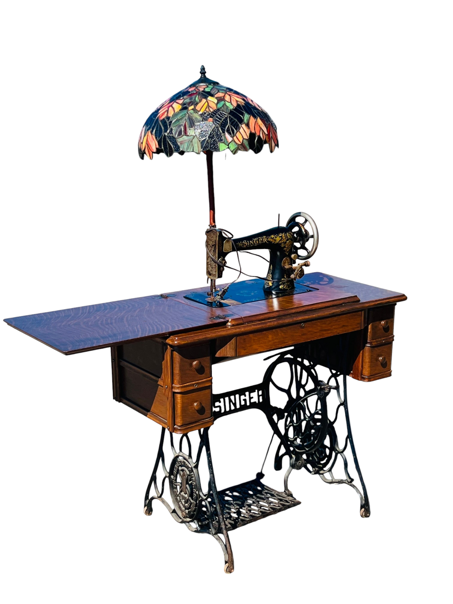 🕰️ Singer del siglo XIX convertida en lampara decorativa con vitrales en tonos otoñales🔱