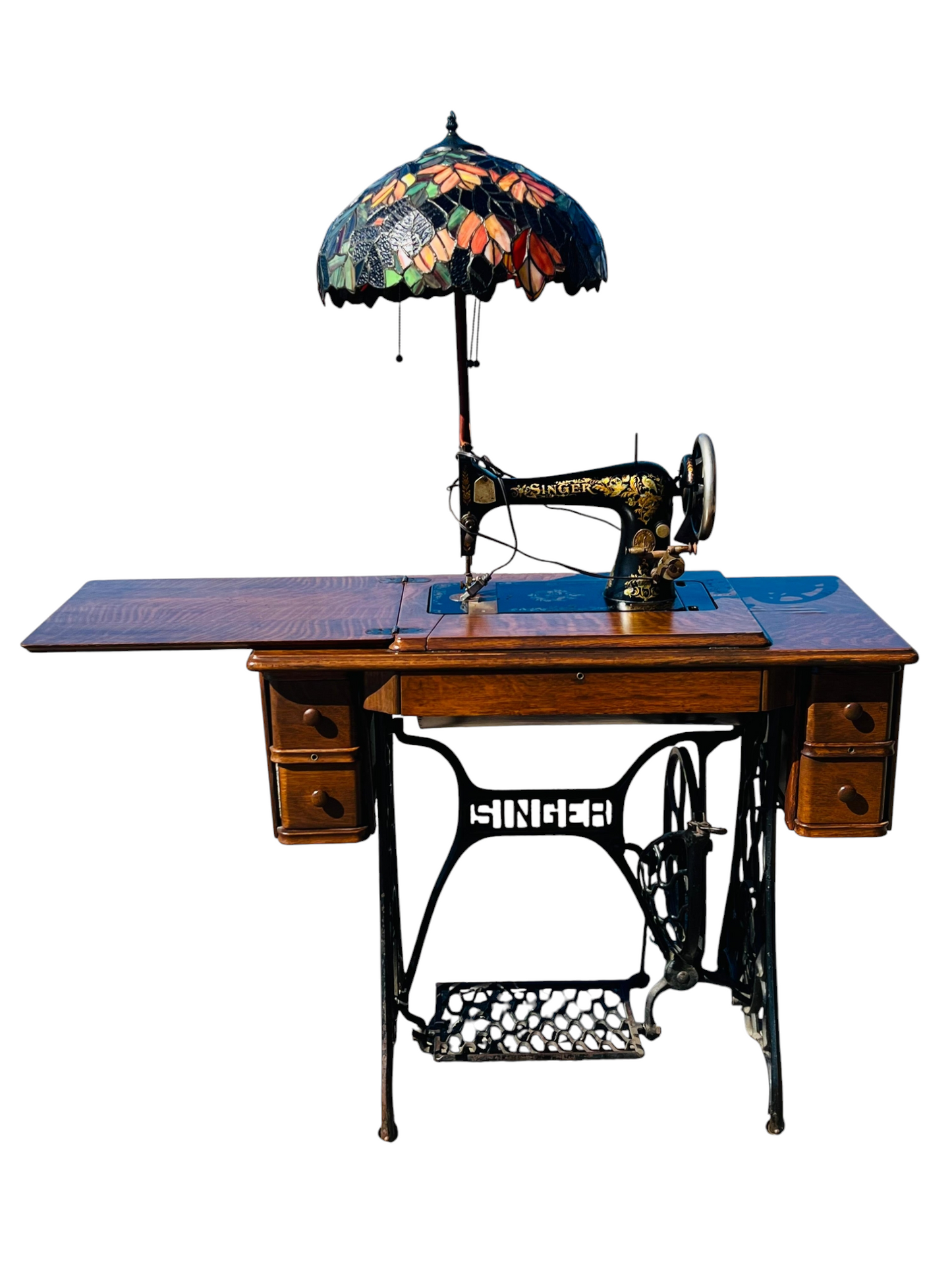 🕰️ Singer del siglo XIX convertida en lampara decorativa con vitrales en tonos otoñales🔱