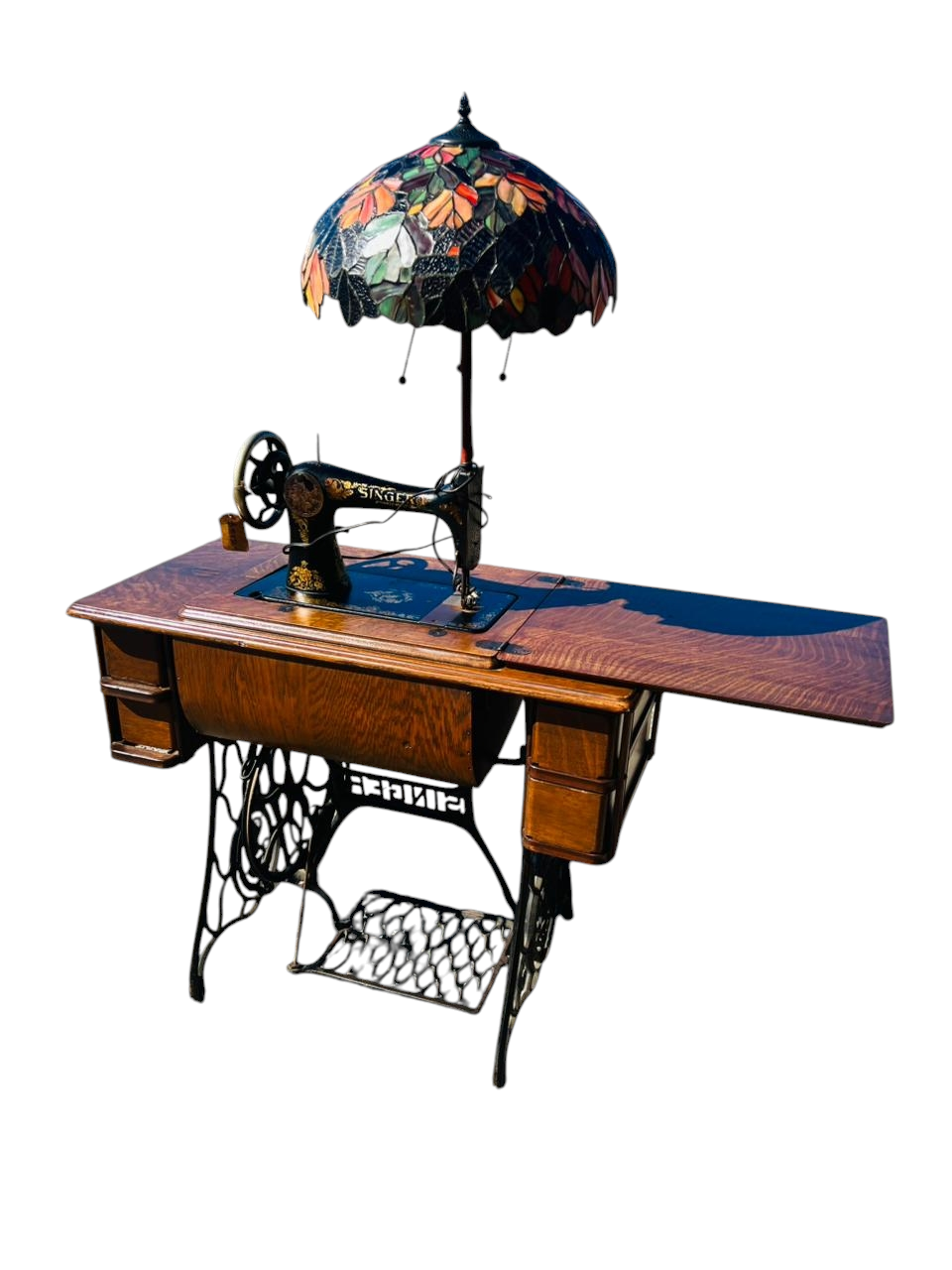 🕰️ Singer del siglo XIX convertida en lampara decorativa con vitrales en tonos otoñales🔱