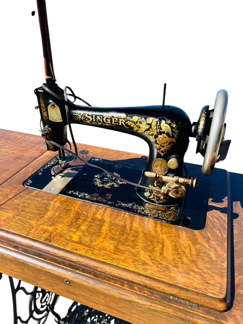 🕰️ Singer del siglo XIX convertida en lampara decorativa con vitrales en tonos otoñales🔱