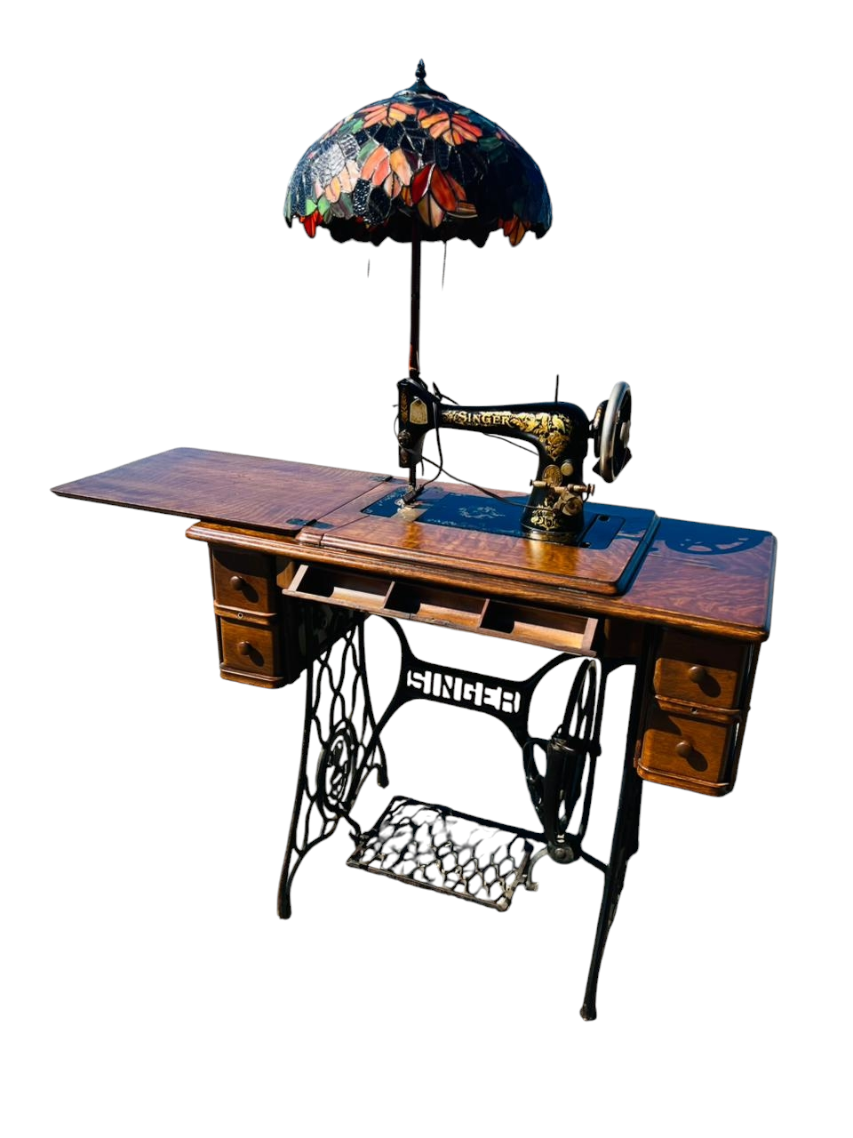 🕰️ Singer del siglo XIX convertida en lampara decorativa con vitrales en tonos otoñales🔱