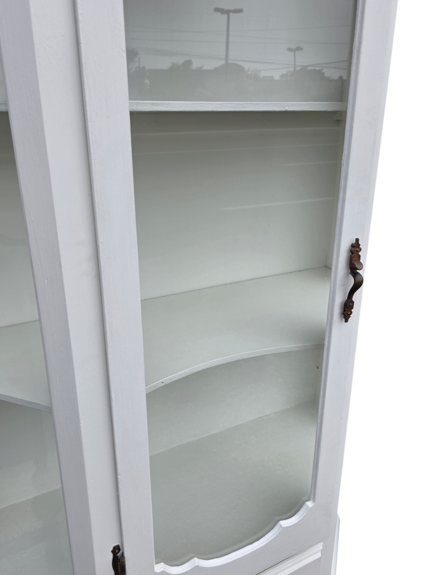 🏰 Vitrina De Madera - Blanco Perla Con Ornamentacion Clasica🏰