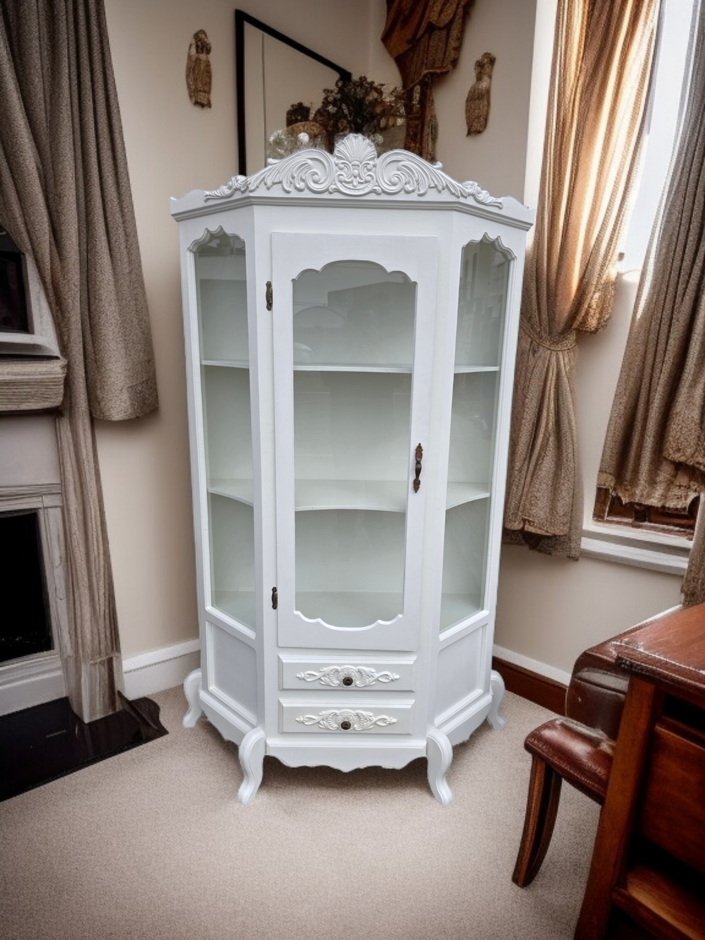 🏰 Vitrina De Madera - Blanco Perla Con Ornamentacion Clasica🏰