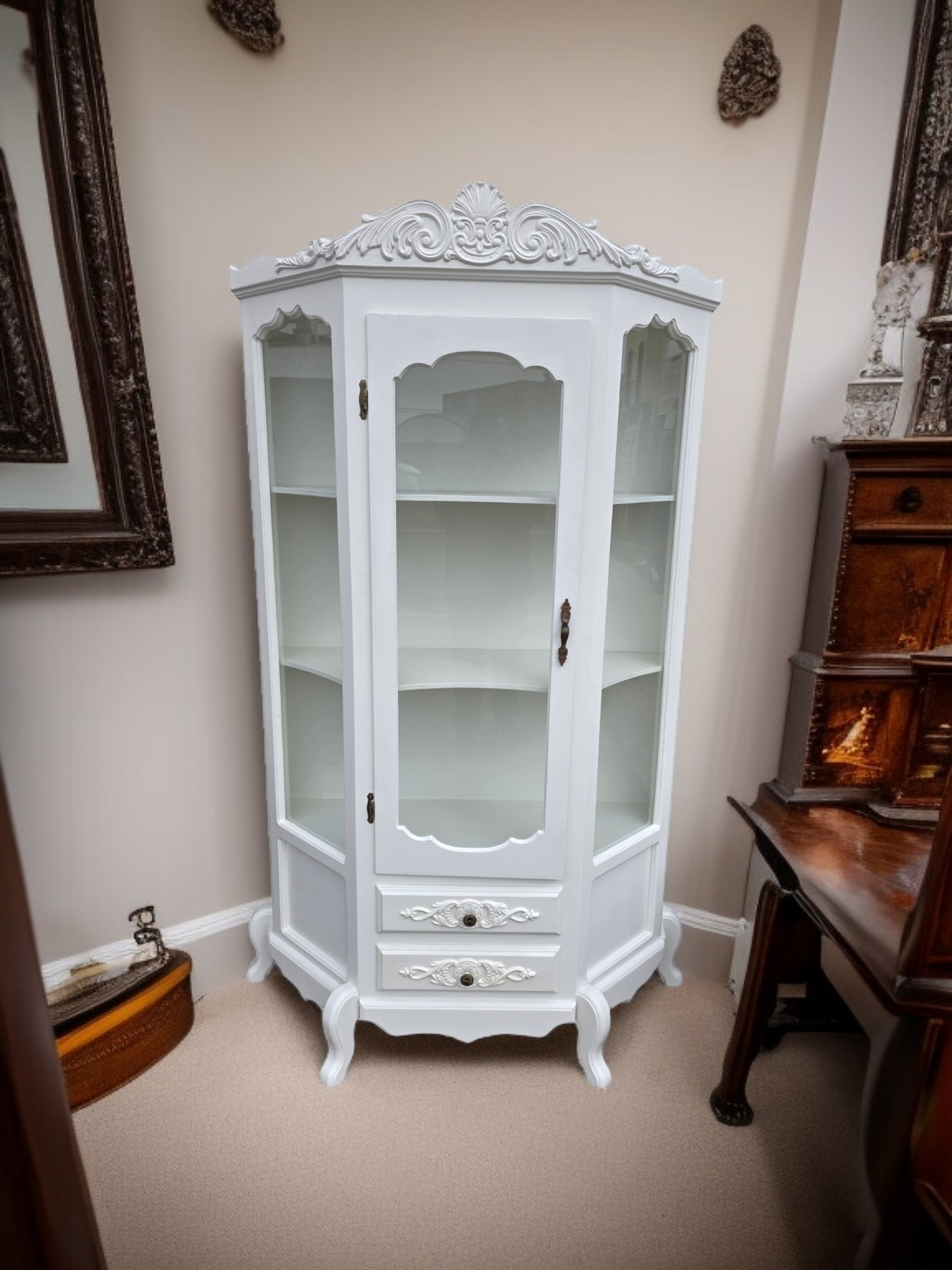 🏰 Vitrina De Madera - Blanco Perla Con Ornamentacion Clasica🏰