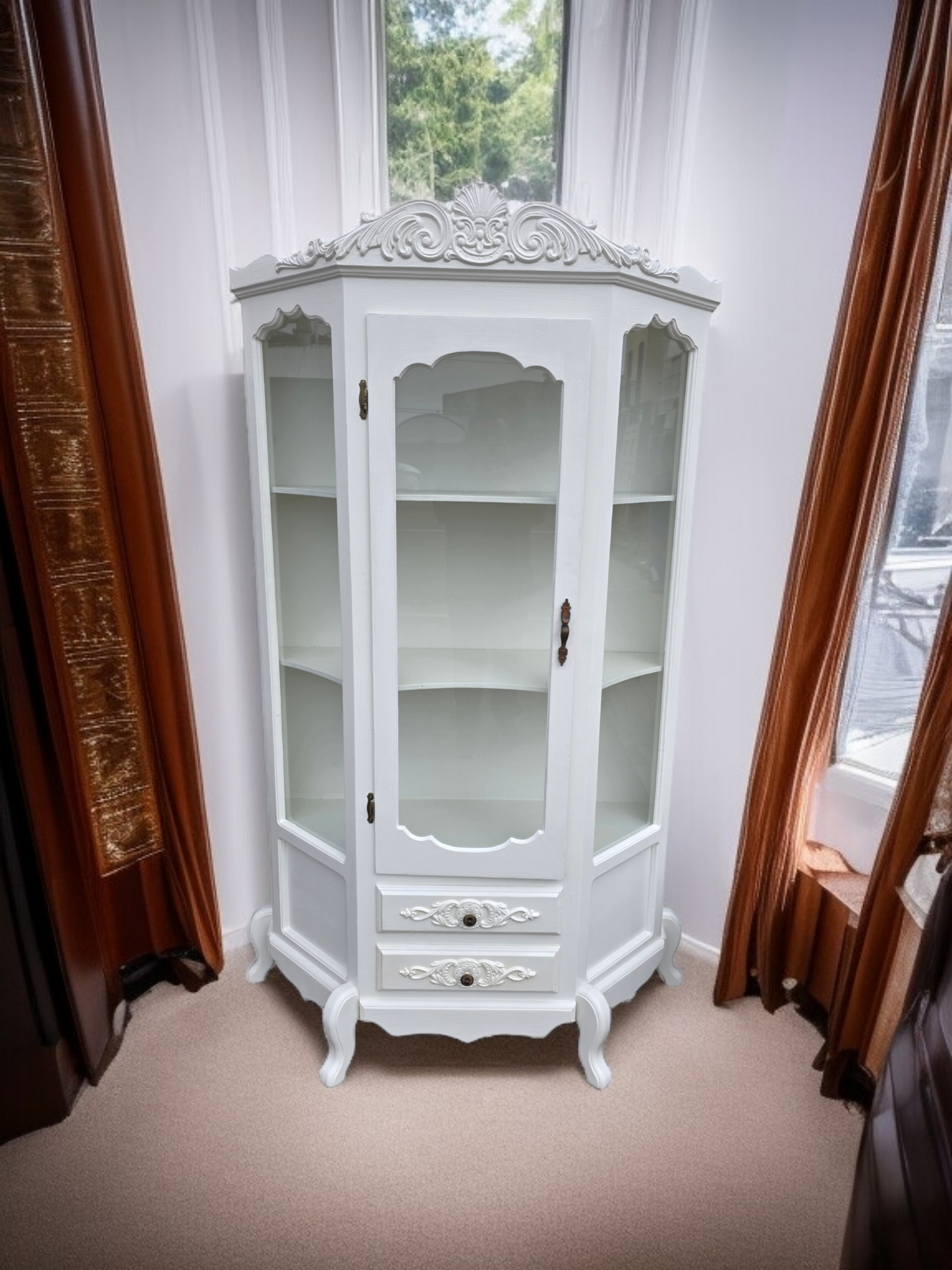 🏰 Vitrina De Madera - Blanco Perla Con Ornamentacion Clasica🏰